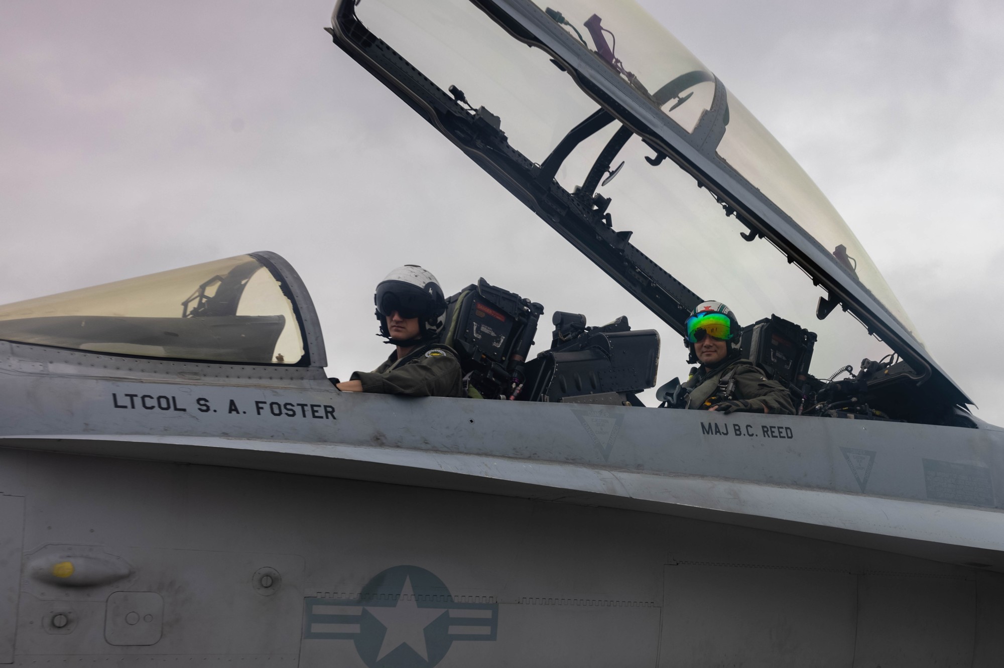 vmfat-101 sharpshooters marine fighter attack training squadron f/a-18c hornet nas key west florida 110 cockpit