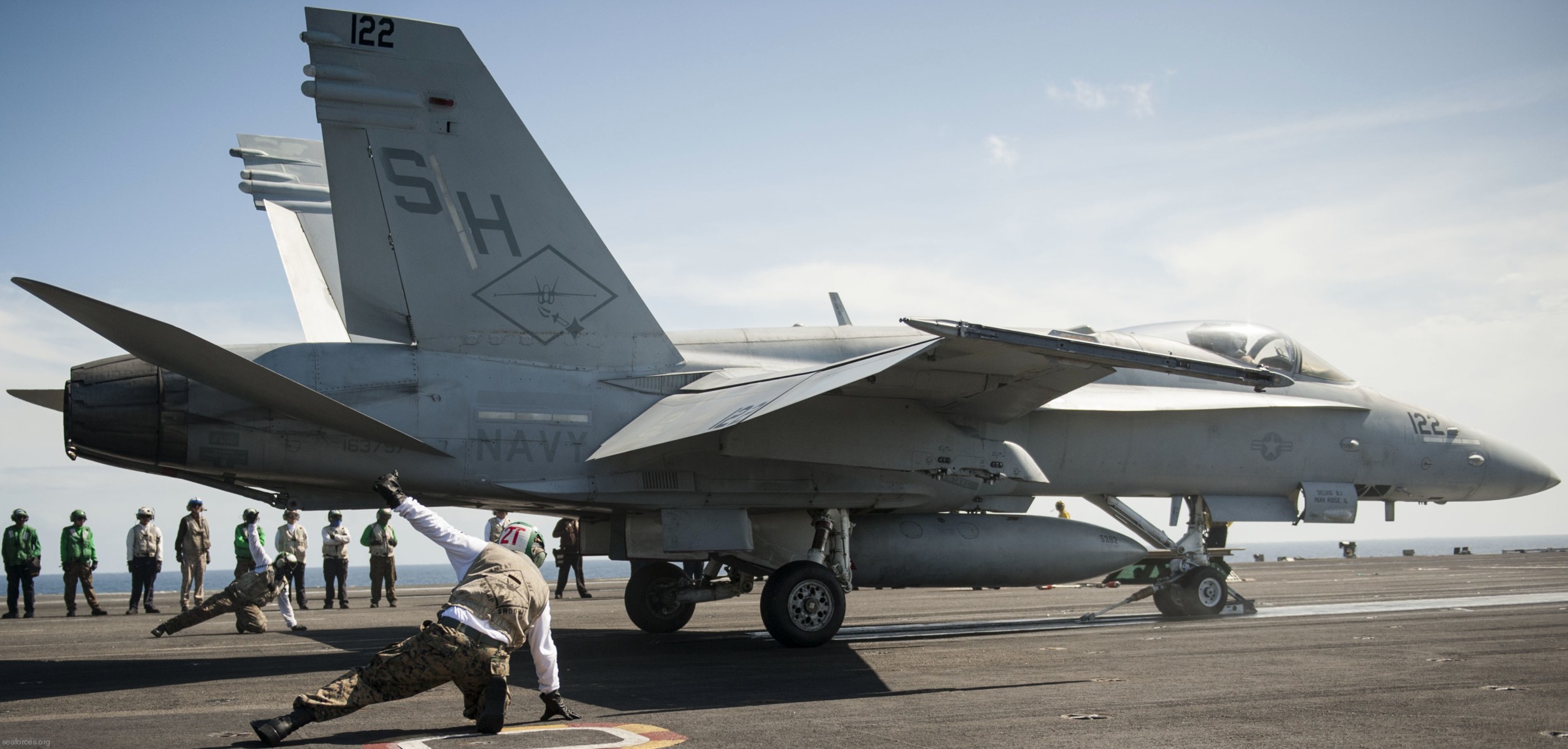 vmfat-101 sharpshooters marine fighter attack training squadron f/a-18c hornet 49