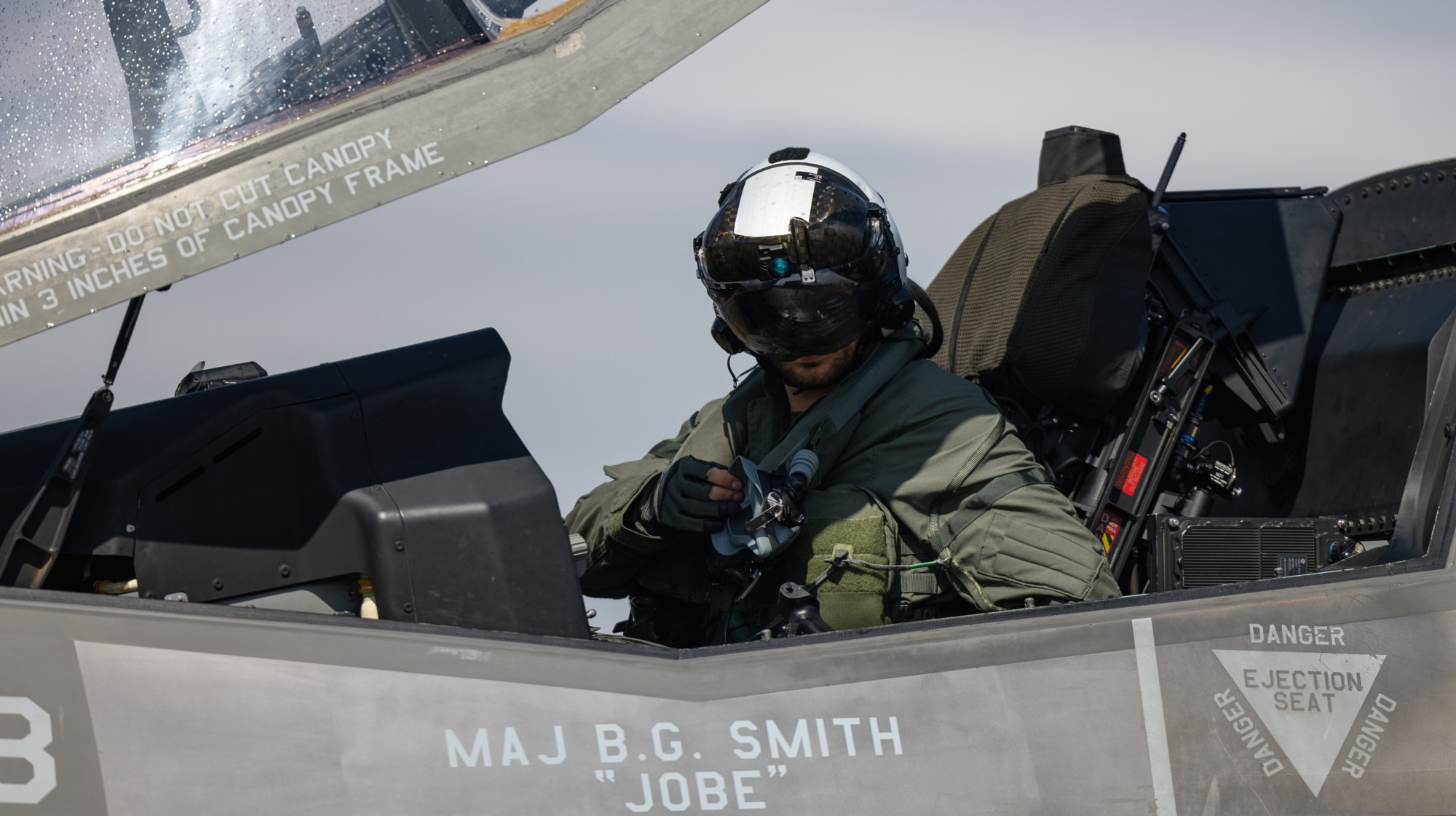 vmfat-501 warlords marine fighter attack squadron usmc f-35b lightning ii nas jrb new orleans louisiana 101 cockpit