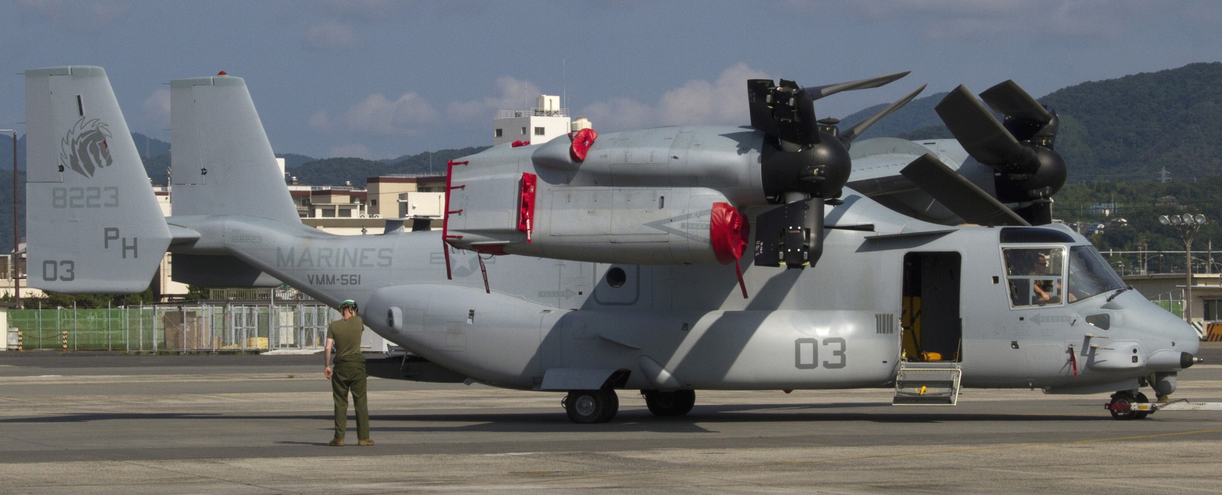 vmm-561 pale horse marine medium tiltrotor squadron mv-22b osprey usmc mcas iwakuni 09