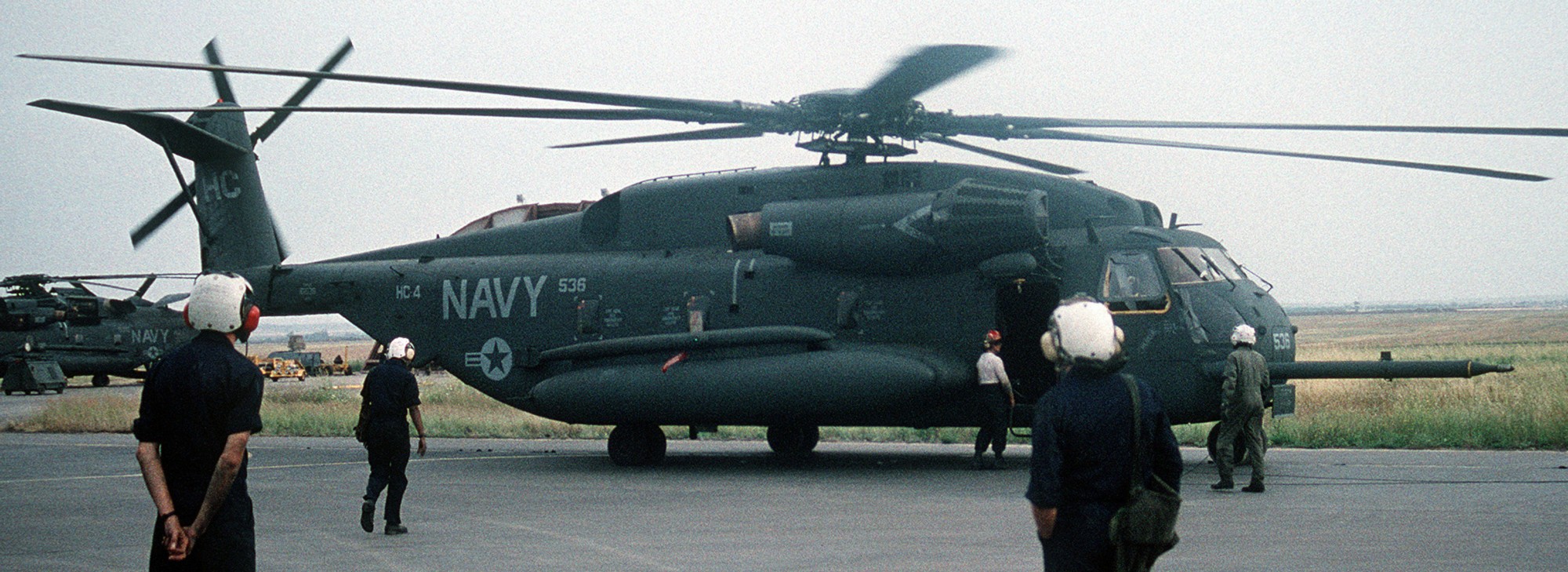 hc-4 black stallions helicopter combat support squadron ch-53e super stallion 43 operation provide comfort