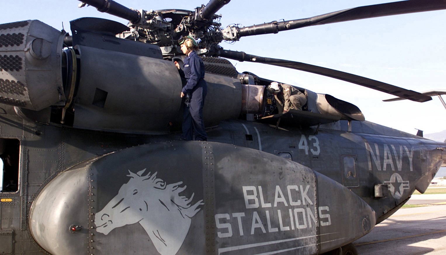 hc-4 black stallions helicopter combat support squadron mh-53e sea dragon 53