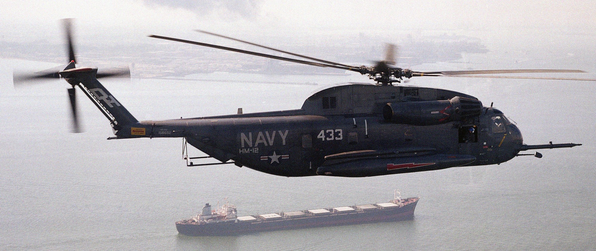 hm-12 sea dragons helicopter mine countermeasures squadron navy rh-53d sea stallion 05