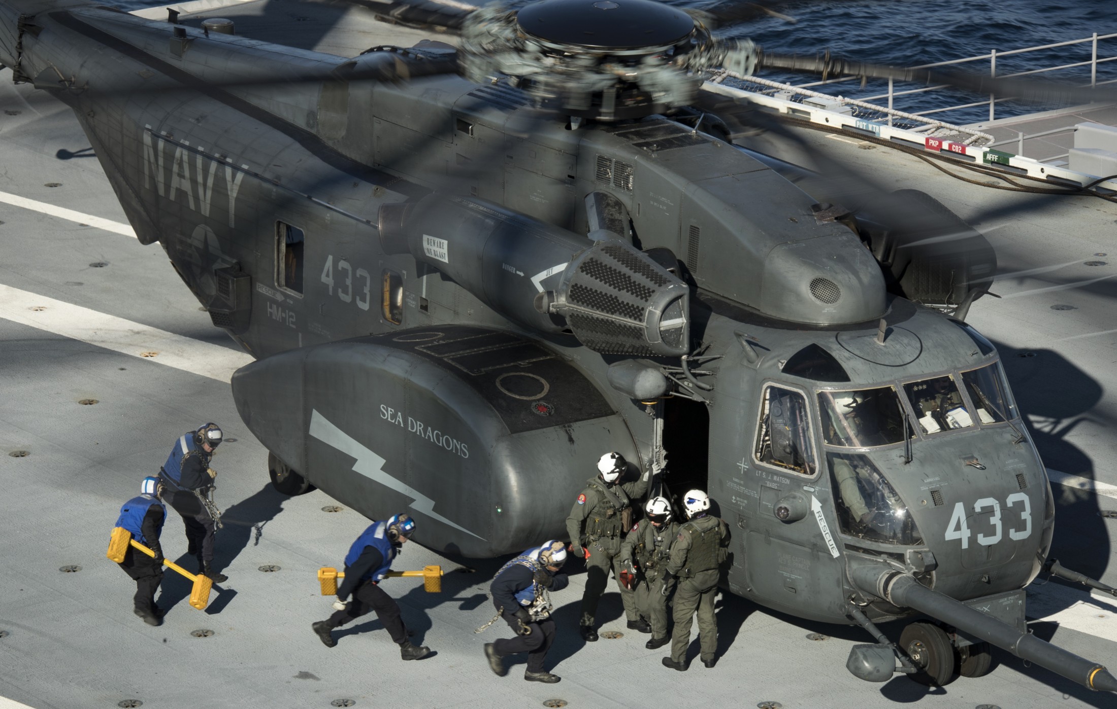 hm-12 sea dragons helicopter mine countermeasures squadron navy mh-53d sea dragon 24