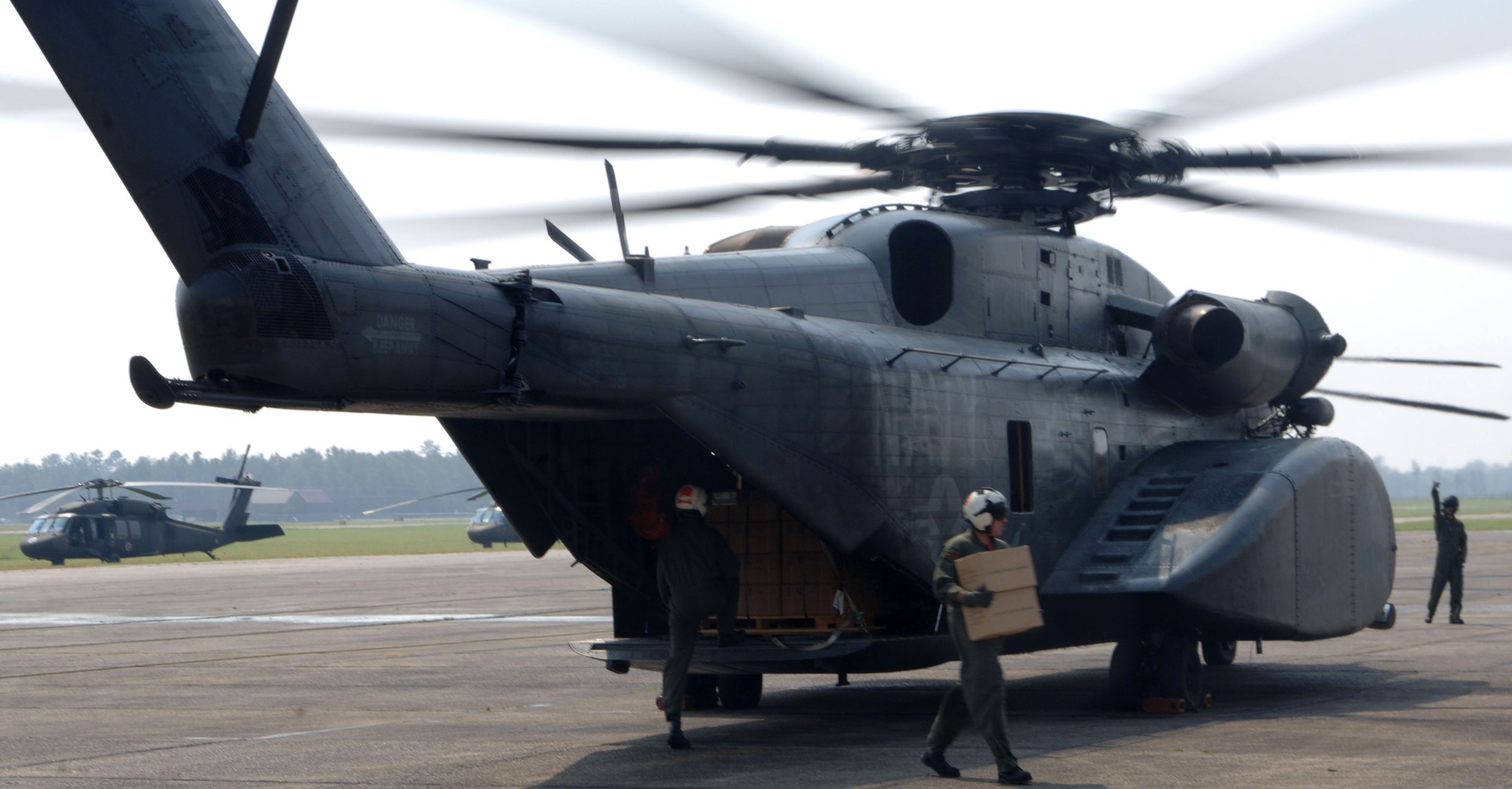 hm-14 vanguard helicopter mine countermeasures squadron navy mh-53e sea dragon 42
