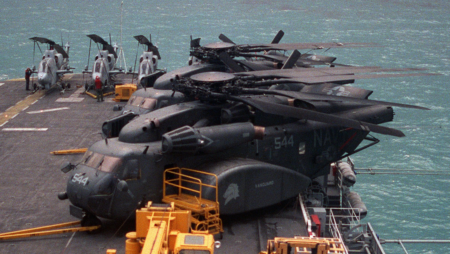hm-14 vanguard helicopter mine countermeasures squadron navy mh-53e sea dragon 61 uss new orleans lph-11 desert storm 1991