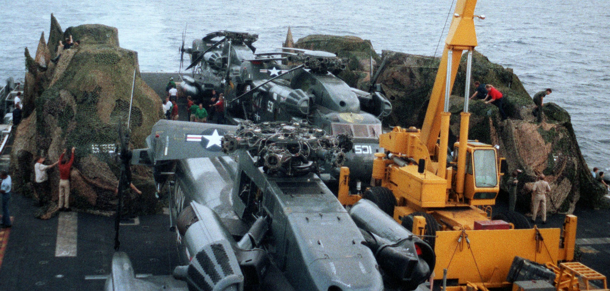 hm-14 vanguard helicopter mine countermeasures squadron navy rh-53d sea stallion 67