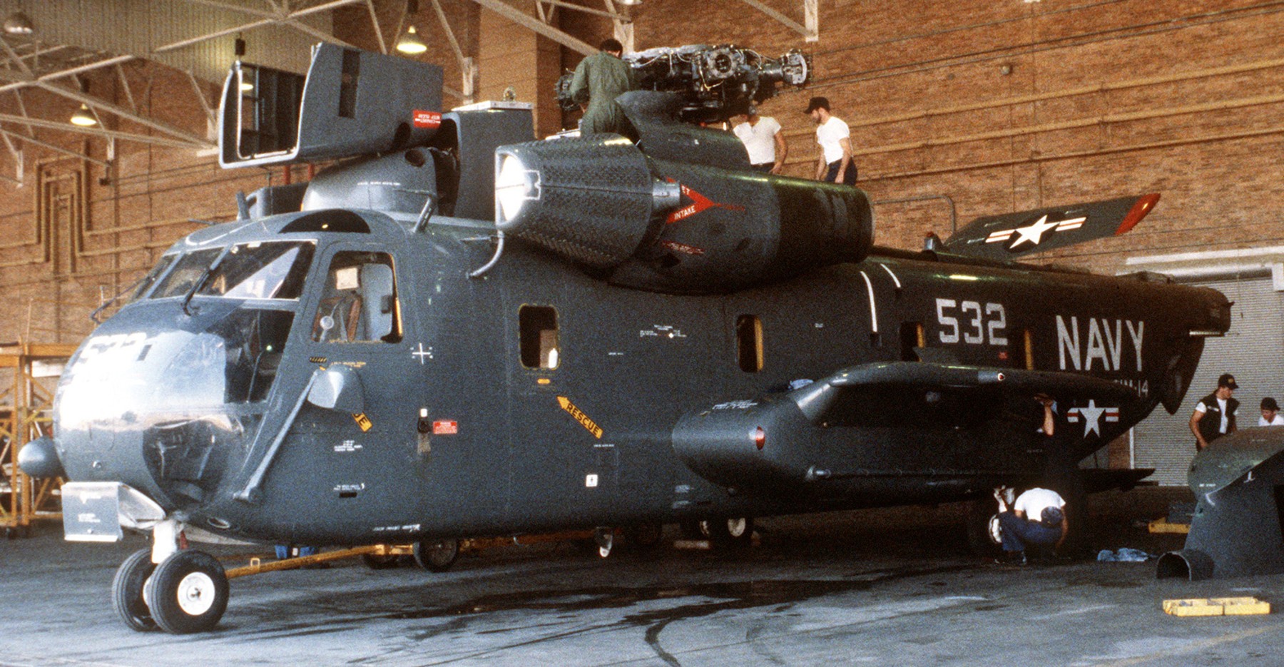 hm-14 vanguard helicopter mine countermeasures squadron navy rh-53d sea stallion 71