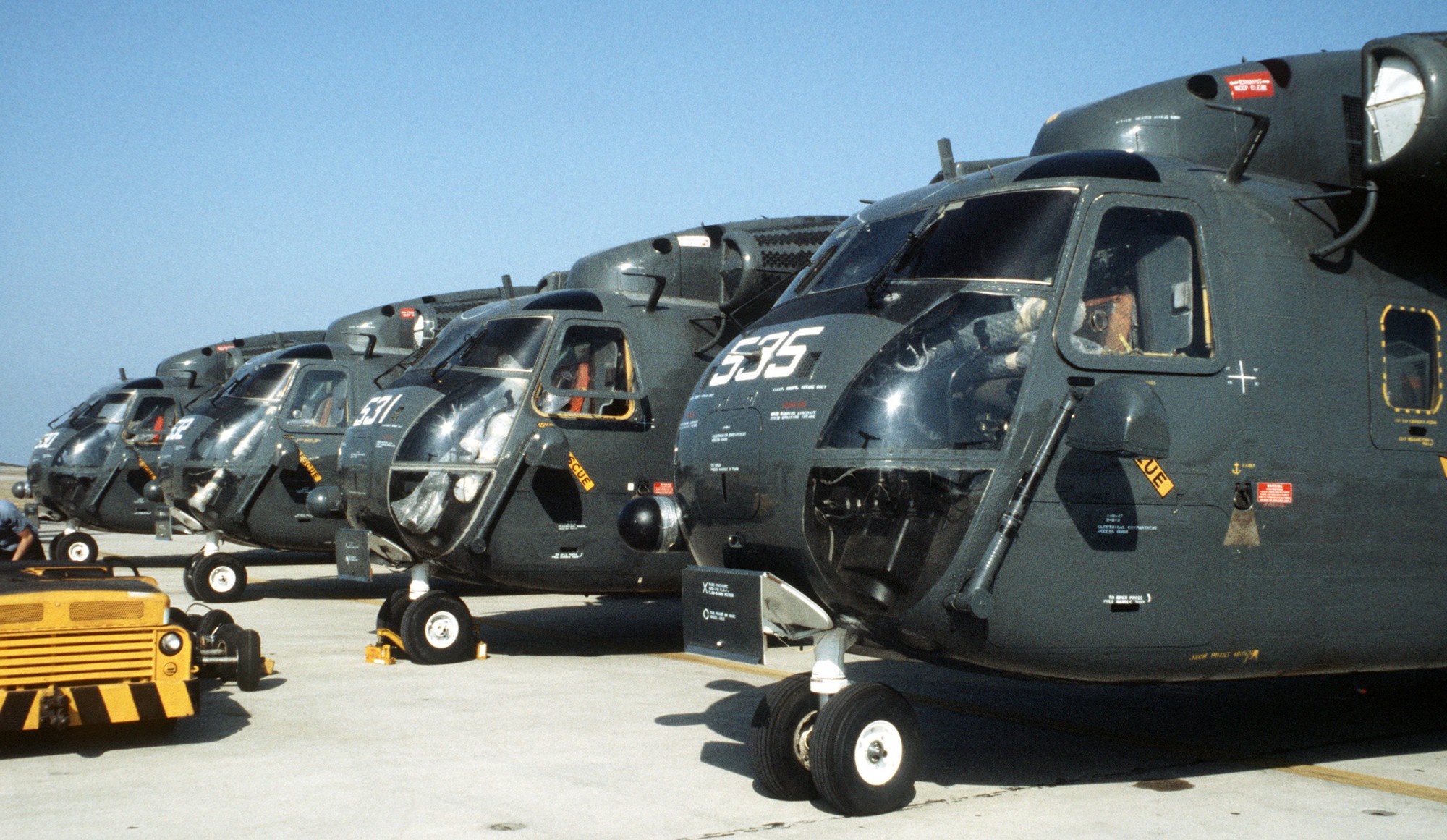 hm-14 vanguard helicopter mine countermeasures squadron navy rh-53d sea stallion 72