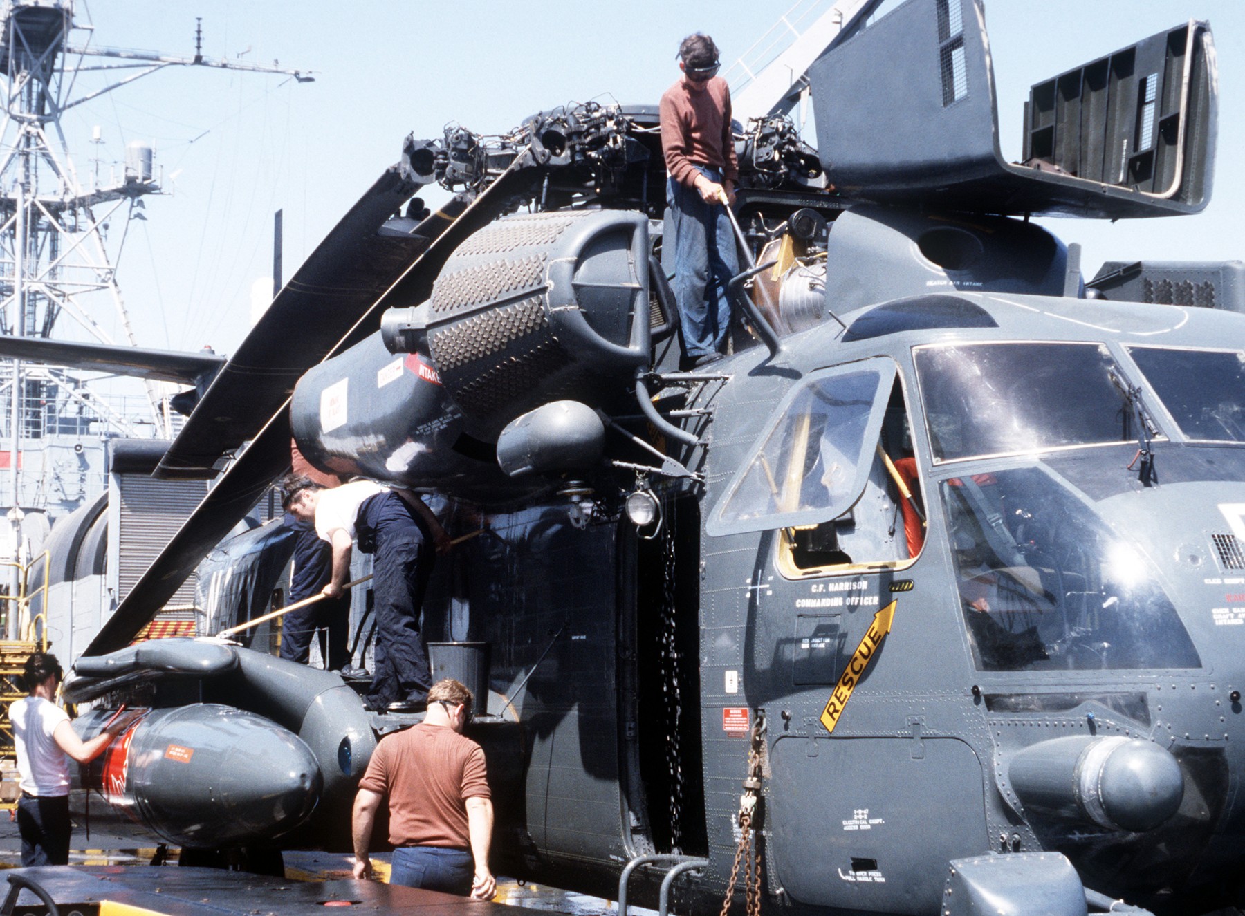 hm-14 vanguard helicopter mine countermeasures squadron navy rh-53d sea stallion 77