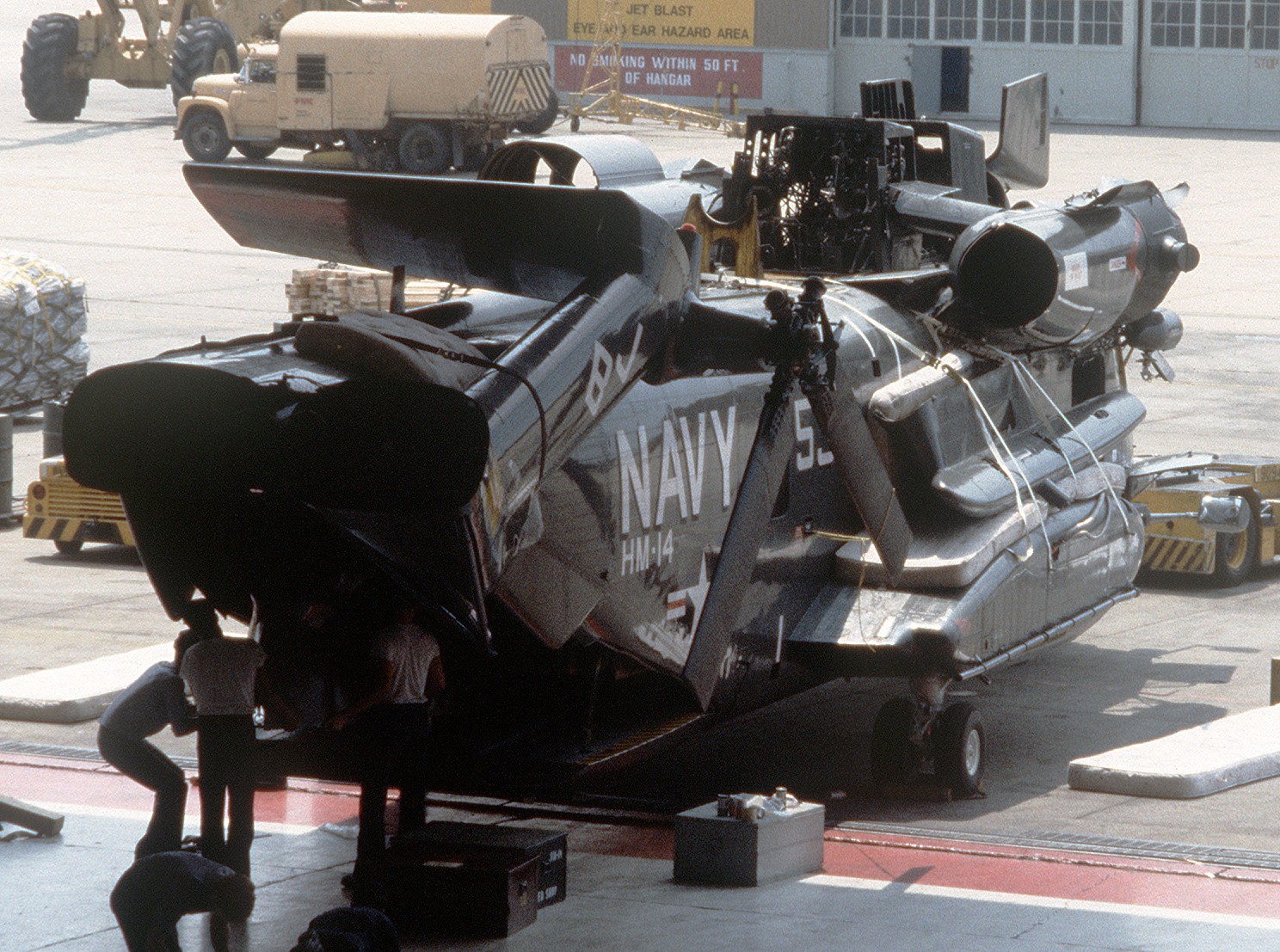 hm-14 vanguard helicopter mine countermeasures squadron navy rh-53d sea stallion 80