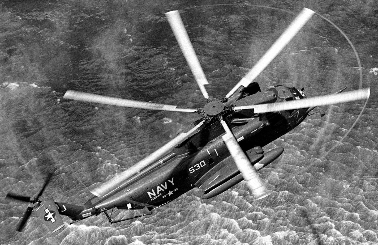 hm-14 vanguard helicopter mine countermeasures squadron navy rh-53d sea stallion 82