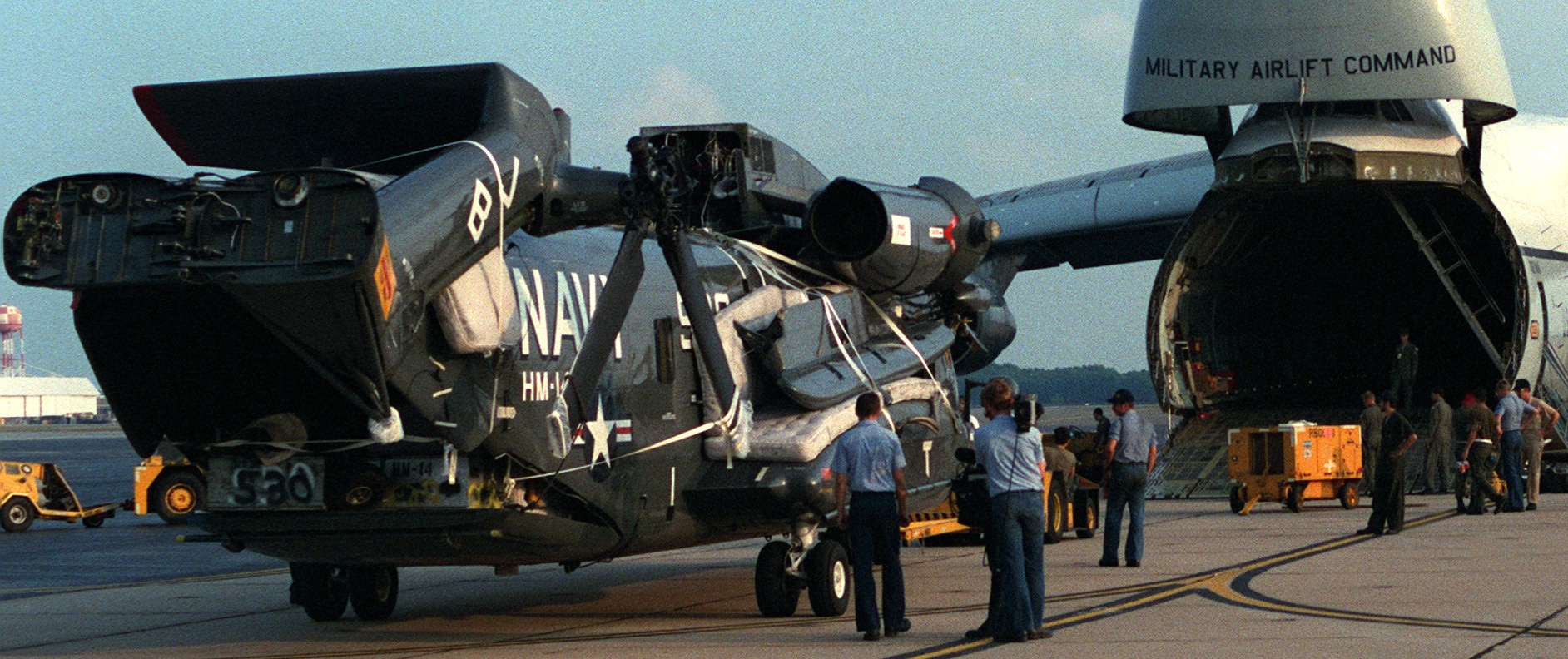 hm-14 vanguard helicopter mine countermeasures squadron navy rh-53d sea stallion 85