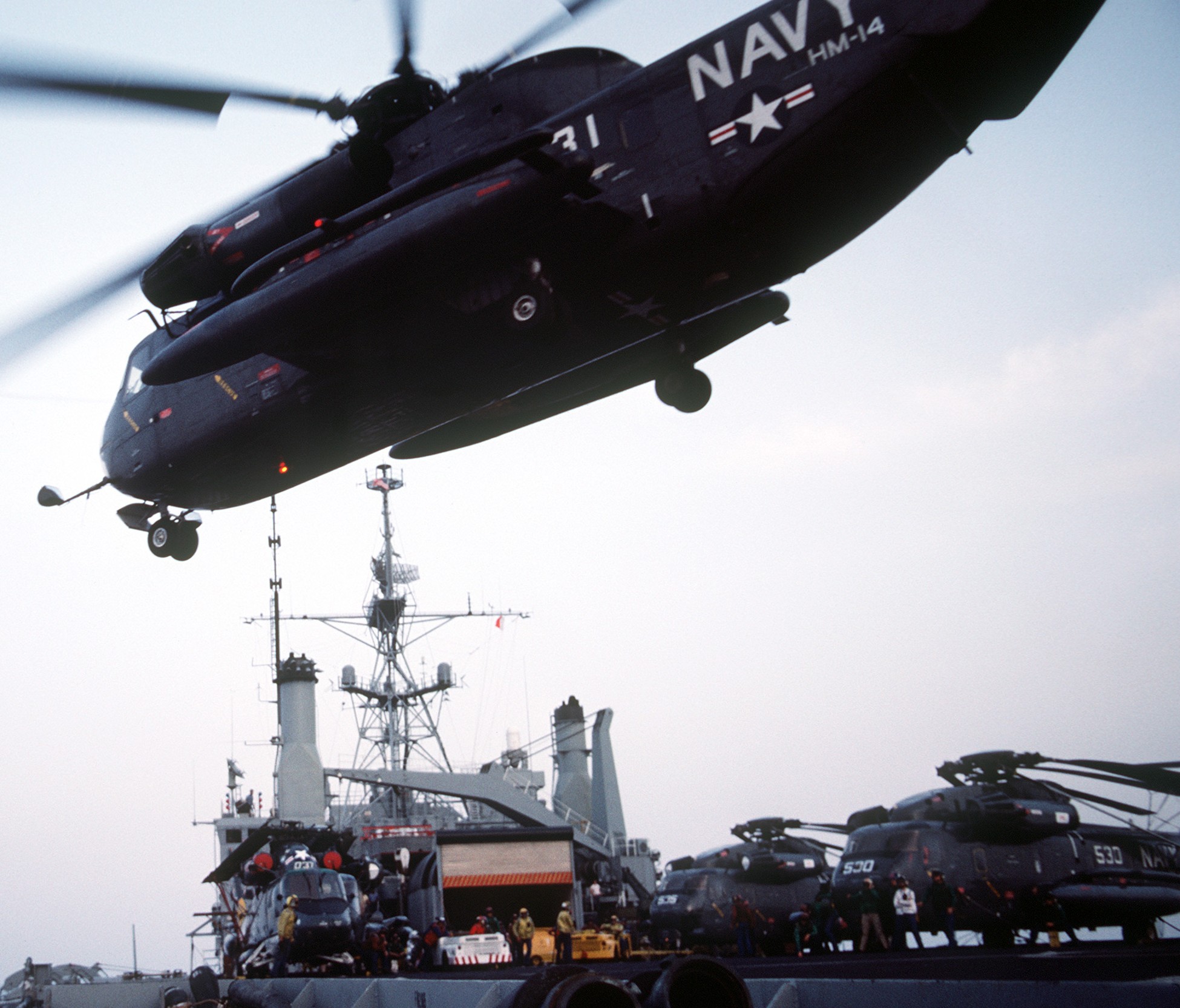 hm-14 vanguard helicopter mine countermeasures squadron navy rh-53d sea stallion 91