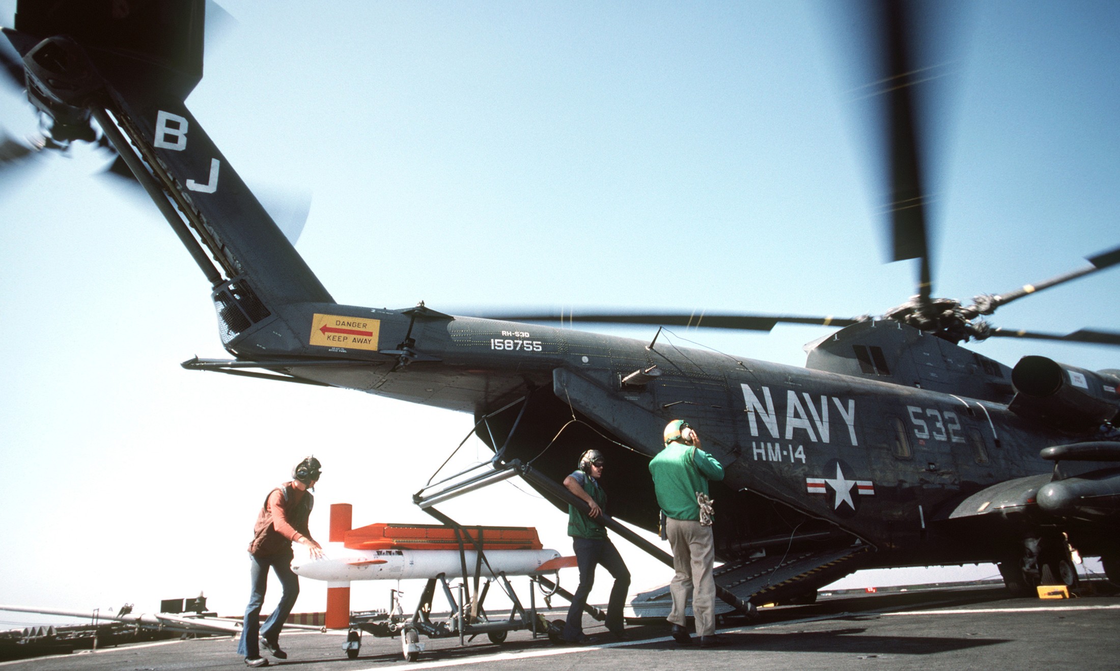 hm-14 vanguard helicopter mine countermeasures squadron navy rh-53d sea stallion 93