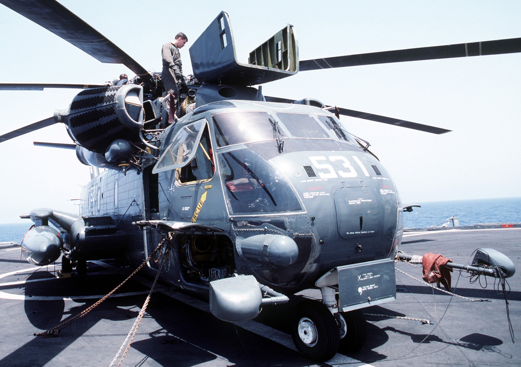 hm-14 vanguard helicopter mine countermeasures squadron navy rh-53d sea stallion 95