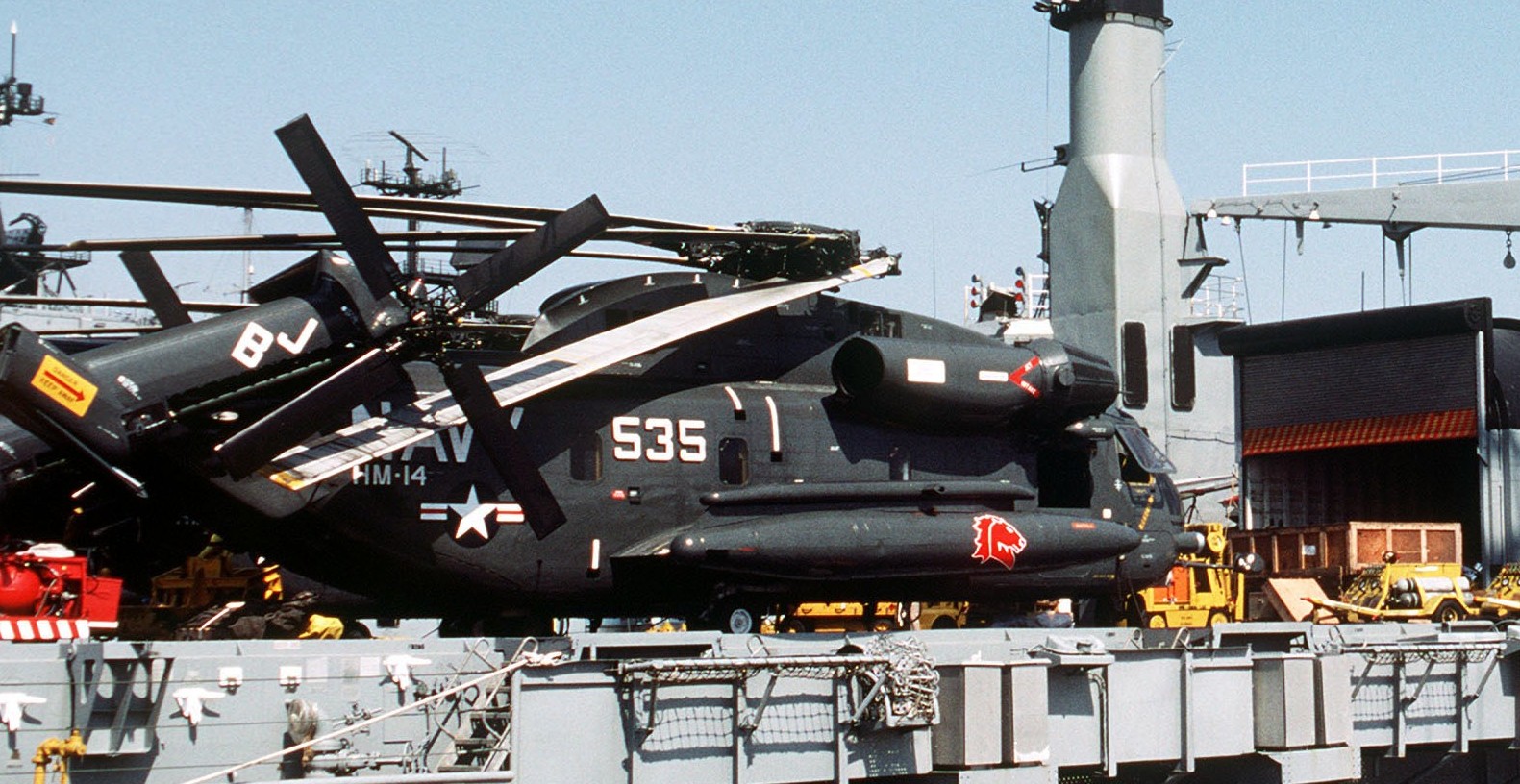 hm-14 vanguard helicopter mine countermeasures squadron navy rh-53d sea stallion 101