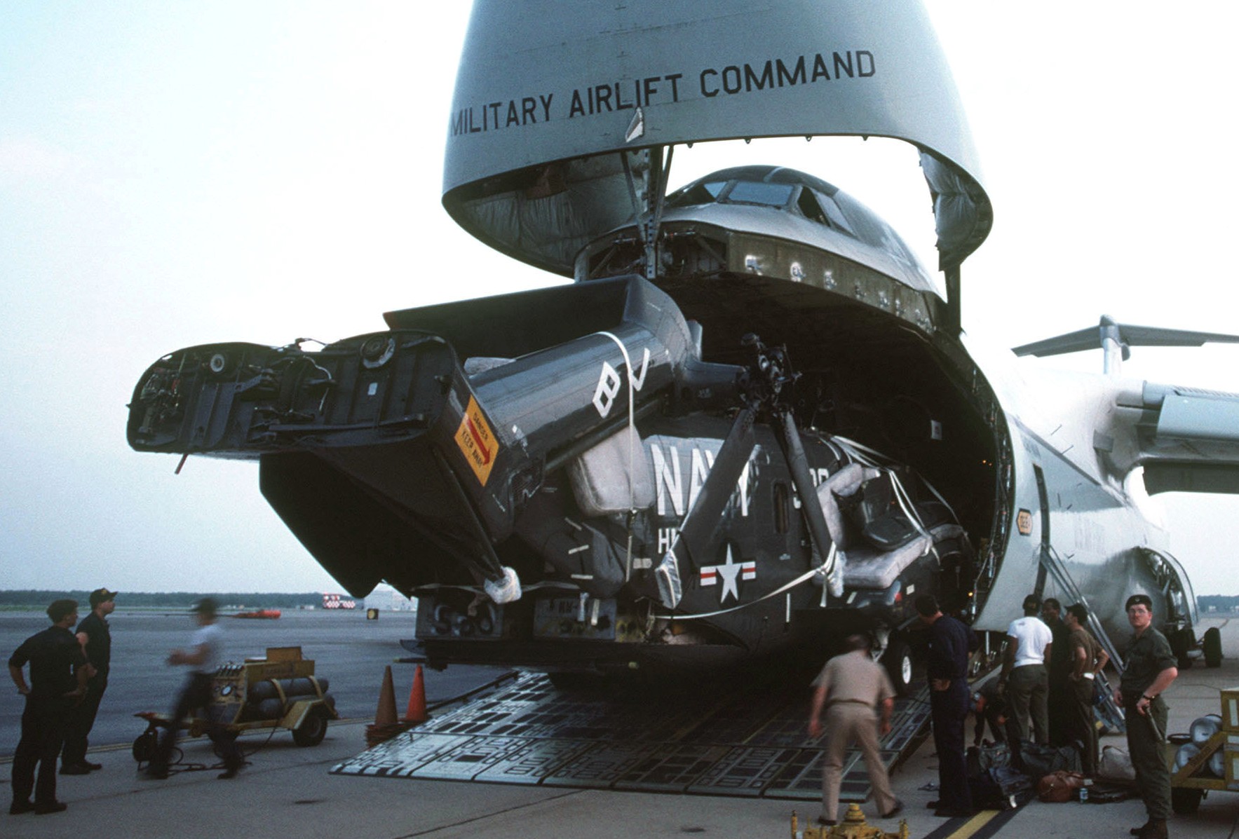 hm-14 vanguard helicopter mine countermeasures squadron navy rh-53d sea stallion 108