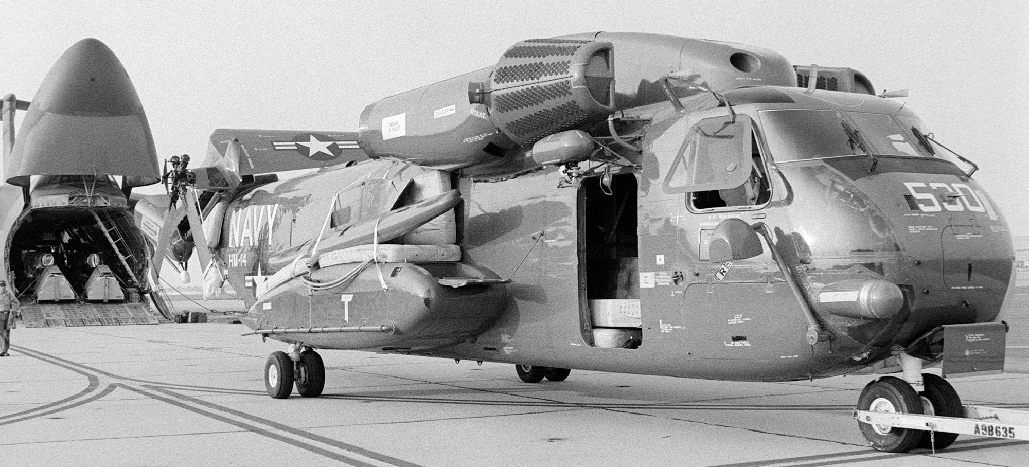 hm-14 vanguard helicopter mine countermeasures squadron navy rh-53d sea stallion 119
