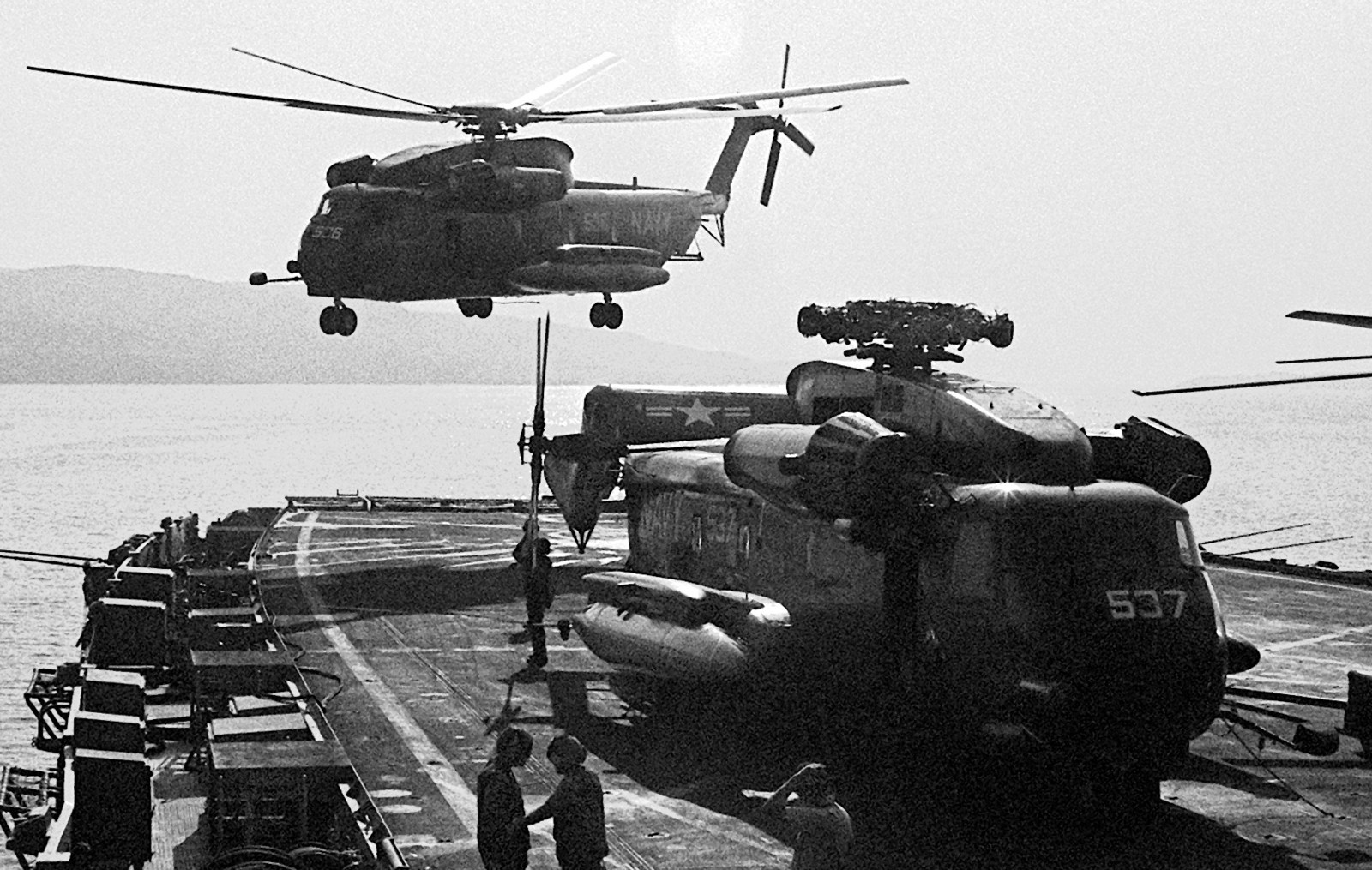 hm-14 vanguard helicopter mine countermeasures squadron navy rh-53d sea stallion 123 uss nashville lpd-13