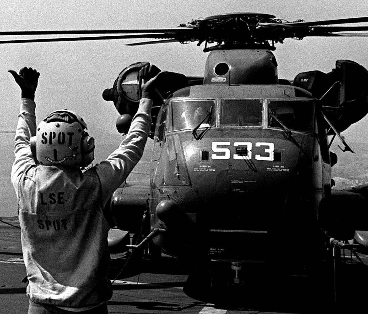 hm-14 vanguard helicopter mine countermeasures squadron navy rh-53d sea stallion 124
