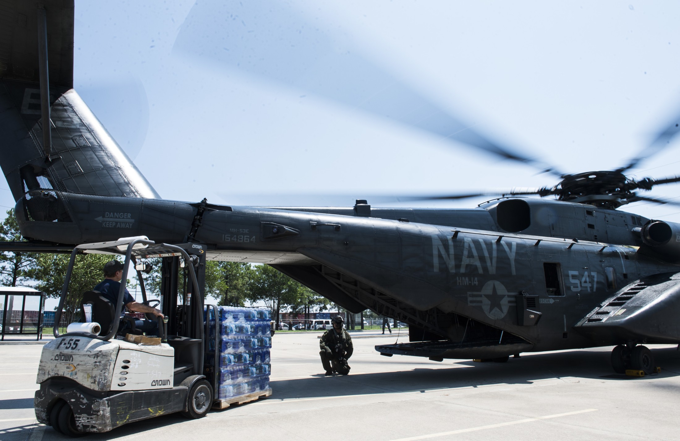 hm-14 vanguard helicopter mine countermeasures squadron navy mh-53e sea dragon 138 katy texas