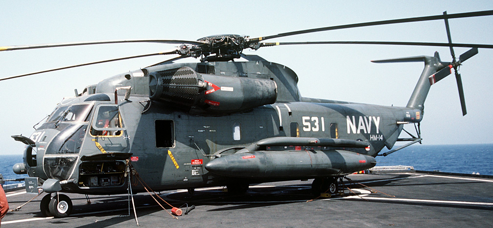 hm-14 vanguard helicopter mine countermeasures squadron navy rh-53d sea stallion 161