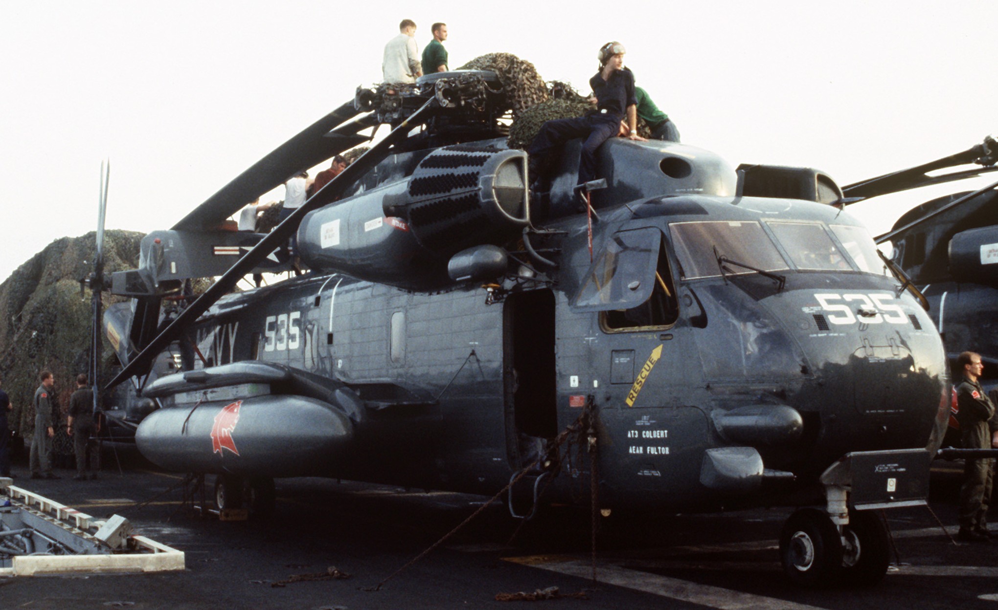 hm-14 vanguard helicopter mine countermeasures squadron navy rh-53d sea stallion 165