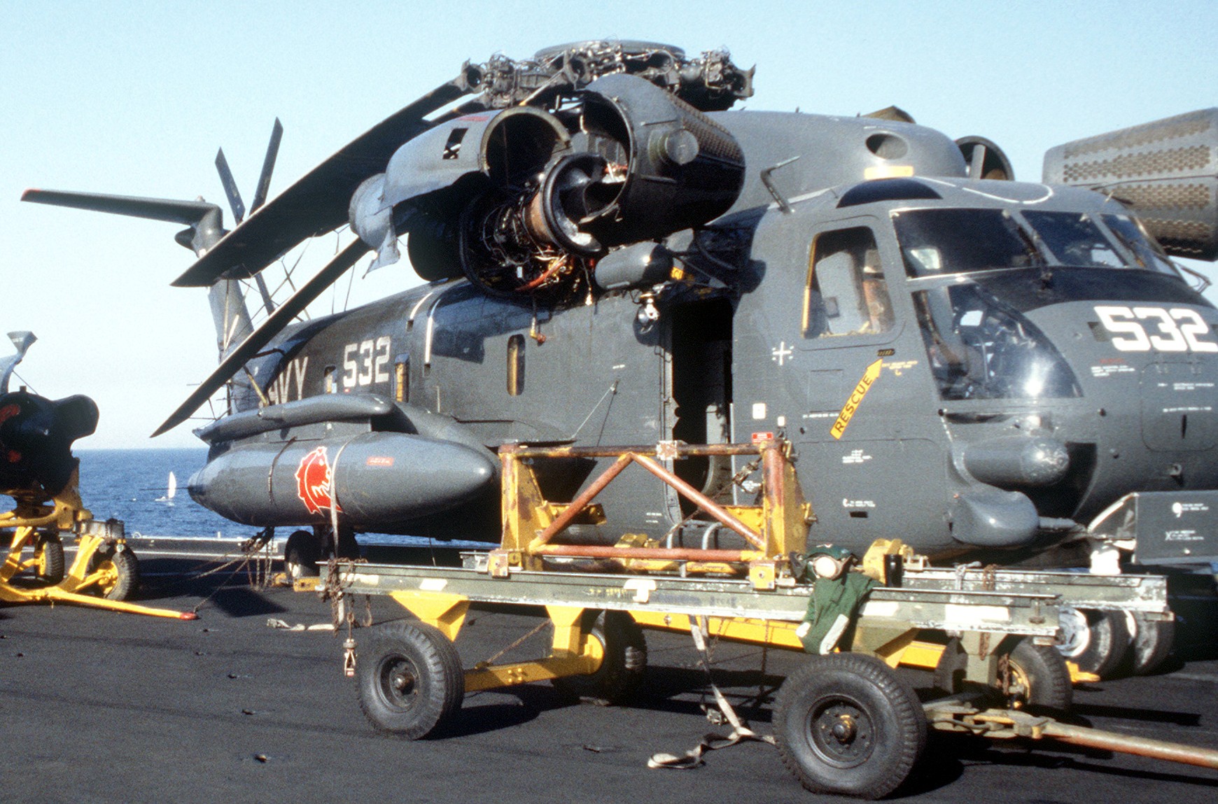 hm-14 vanguard helicopter mine countermeasures squadron navy rh-53d sea stallion 166