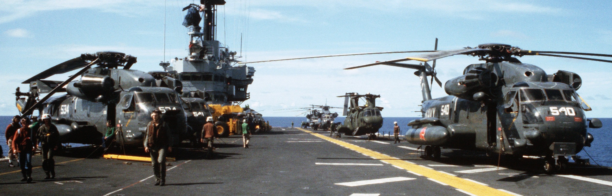 hm-14 vanguard helicopter mine countermeasures squadron navy rh-53d sea stallion 169 uss guadalcanal lph-7