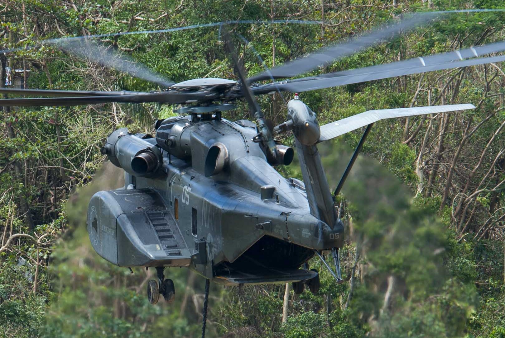 hm-15 blackhawks helicopter mine countermeasures squadron navy mh-53e sea dragon 10