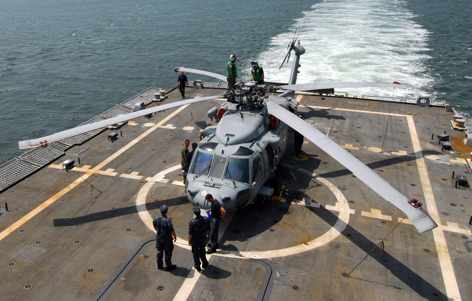 hsc-22 sea knights mh-60s seahawk uss freedom lcs-1