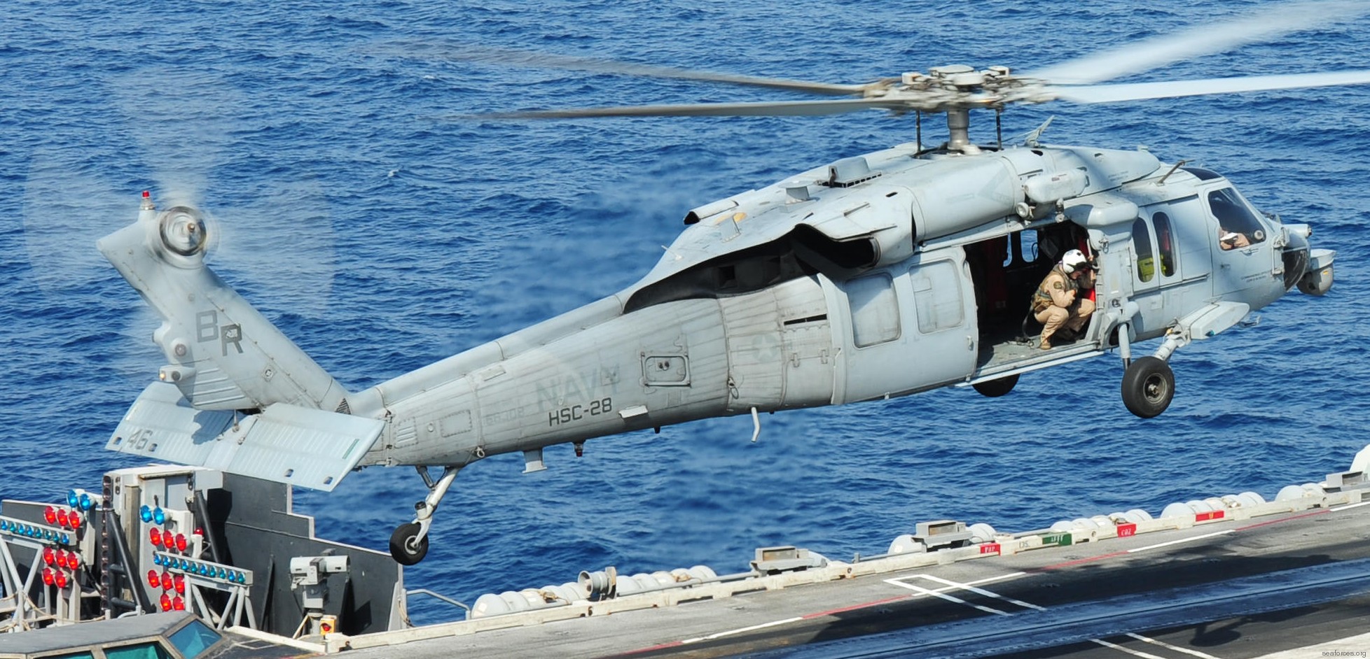 hsc-28 dragon whales helicopter sea combat squadron mh-60s seahawk us navy 83 uss george h. w. bush cvn-77