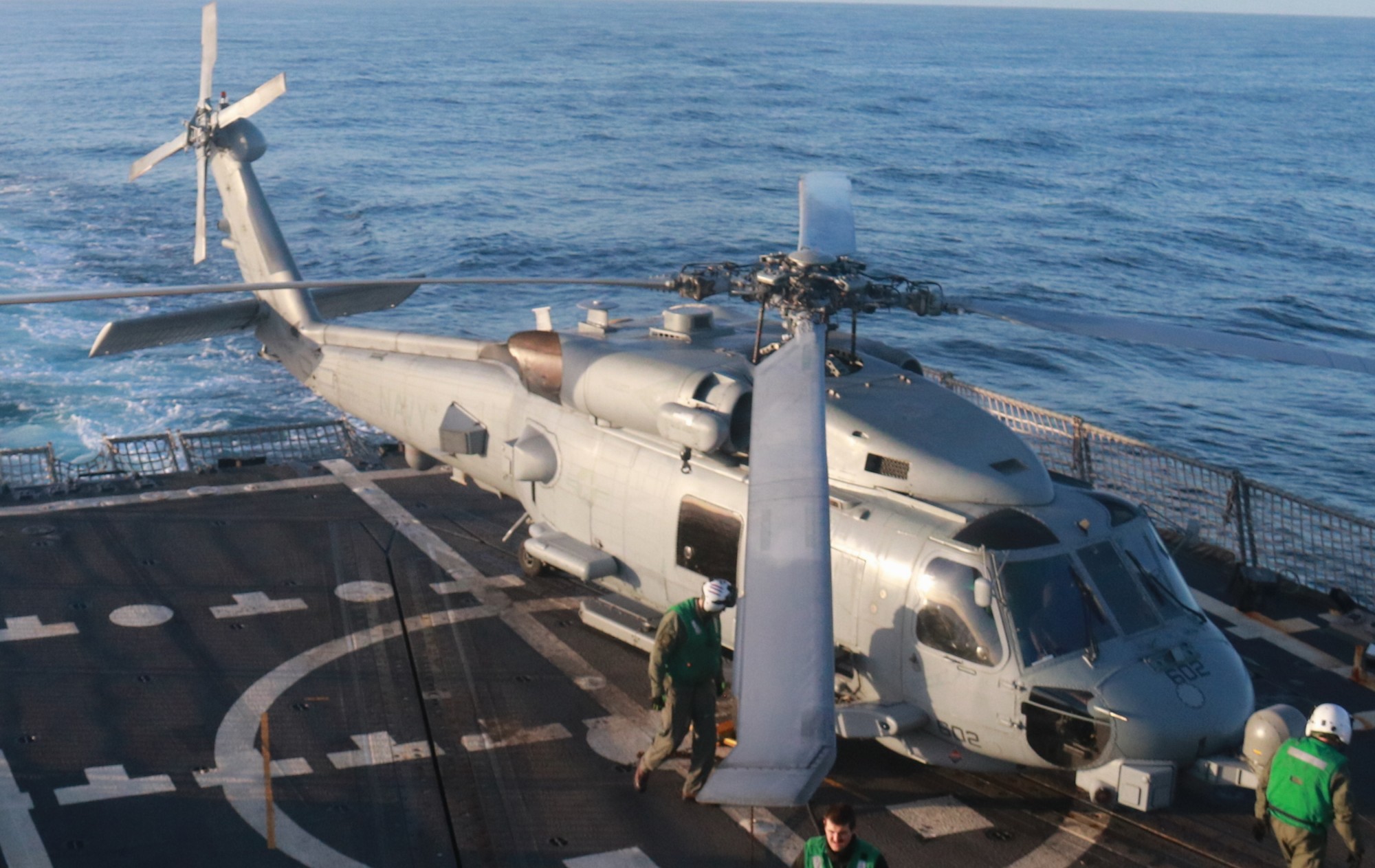 hsm-60 jaguars helicopter maritime strike squadron navy reserve mh-60r seahawk uss forrest sherman ddg-98 09