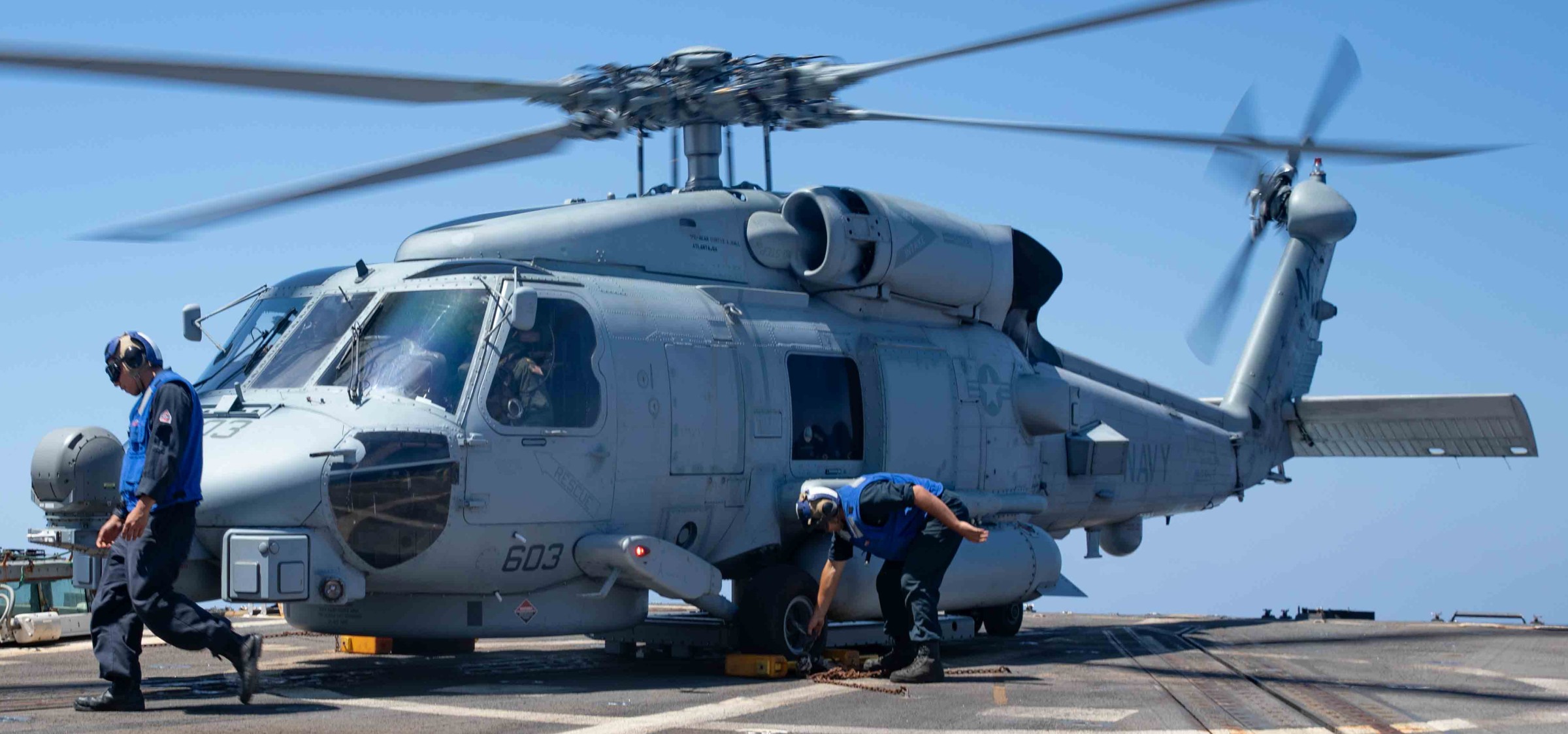 hsm-60 jaguars helicopter maritime strike squadron navy reserve mh-60r seahawk ddg-99 uss farragut 13