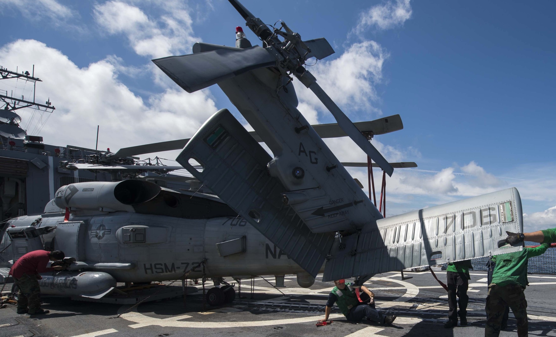 hsm-72 proud warriors helicopter maritime strike squadron us navy mh-60r seahawk 2014 31 uss oscar austin ddg-79