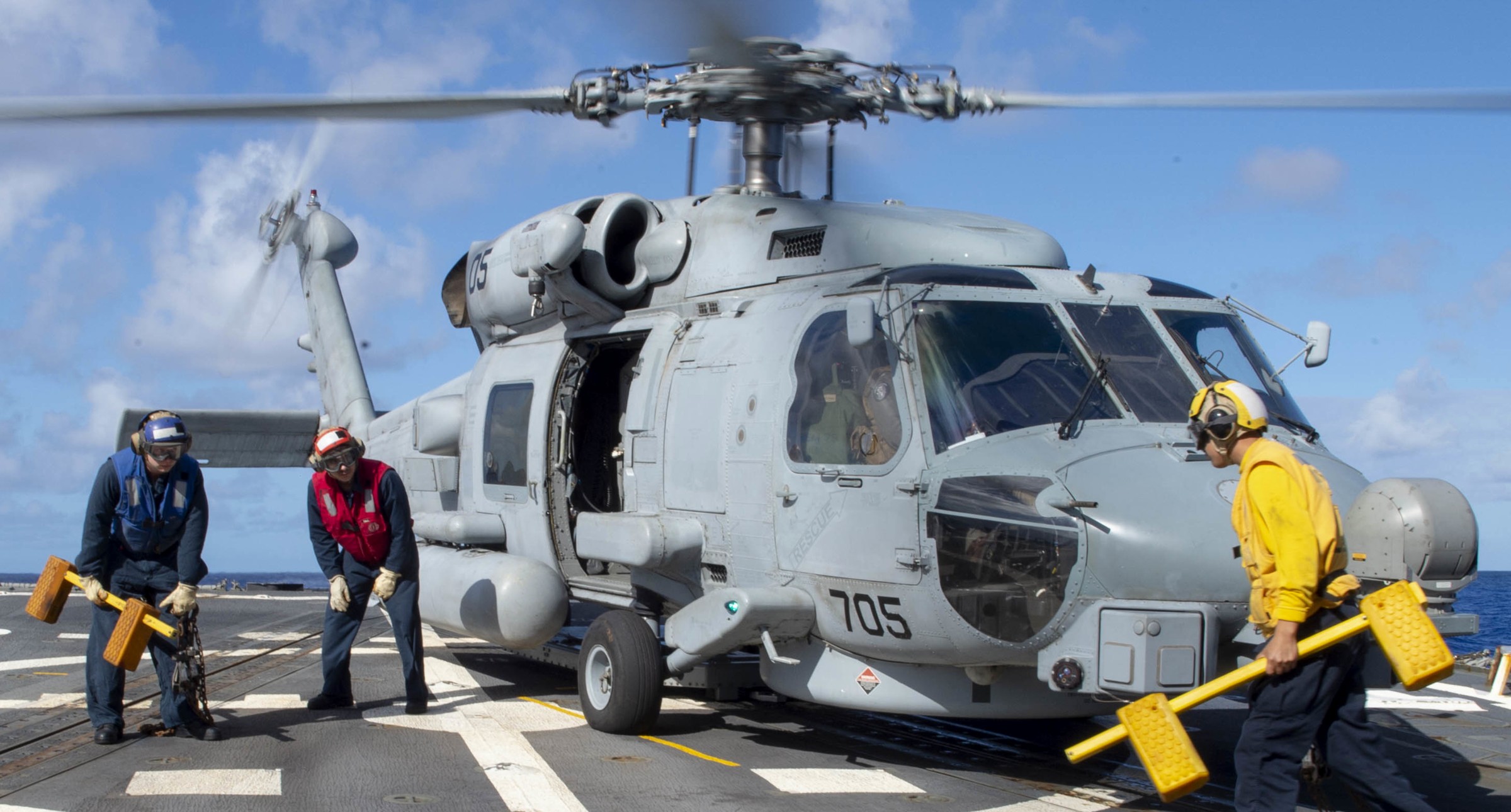 hsm-75 wolf pack helicopter maritime strike squadron mh-60r seahawk ddg-100 uss kidd 67