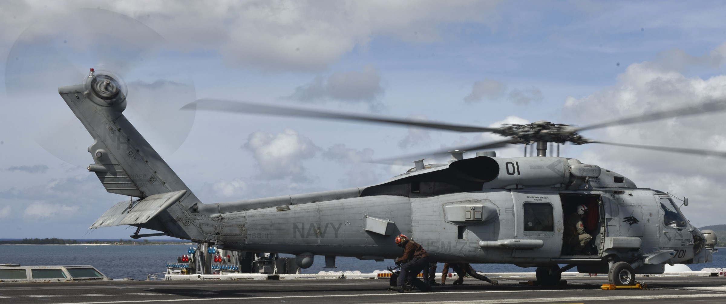 hsm-75 wolf pack helicopter maritime strike squadron mh-60r seahawk cvw-11 cvn-71 uss theodore roosevelt 2020 82