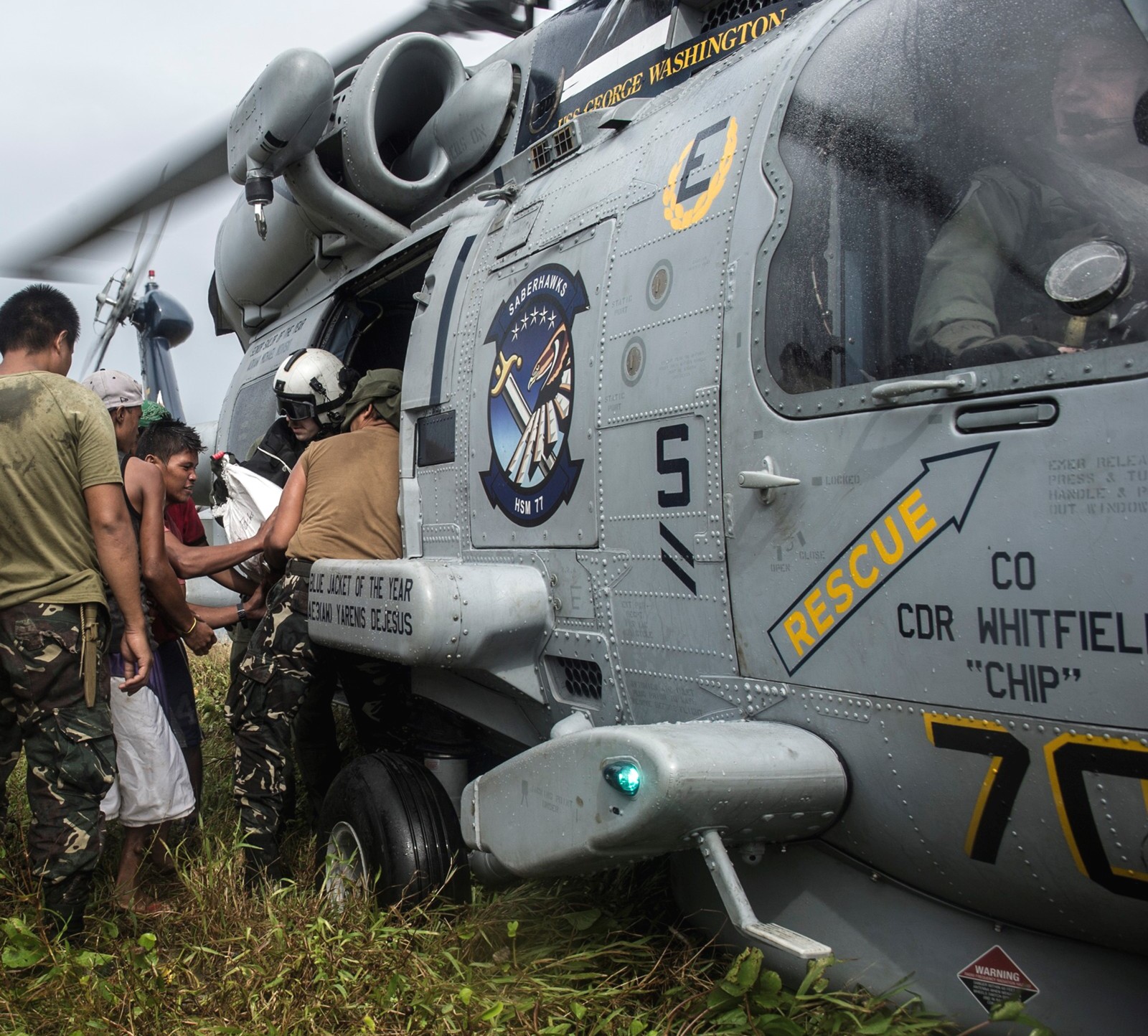 hsm-77 saberhawks helicopter maritime strike squadron mh-60r seahawk philippines typhoon haiyan 2013 24