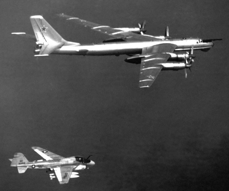 attack squadron va-95 green lizards a-6e intruder soviet tupolev tu-142 bear