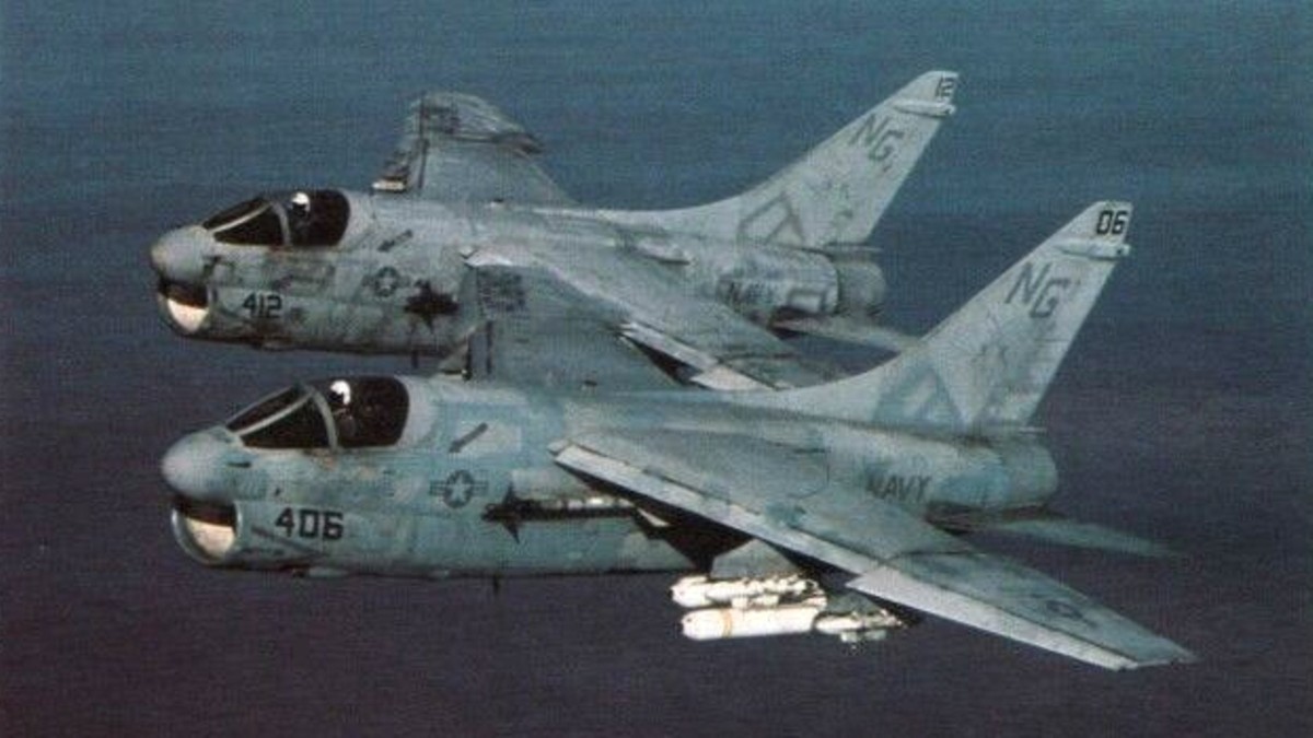 va-147 argonauts attack squadron navy a-7e corsair ii carrier air wing cvw-9 uss kitty hawk cv-63 10