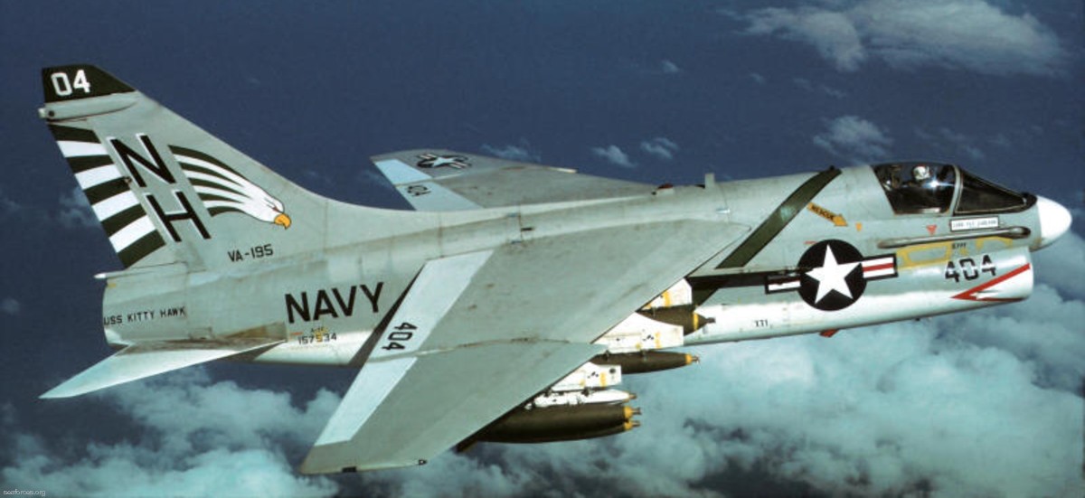 va-195 dambusters attack squadron us navy nas lemoore a-7e corsair a-4 skyhawk