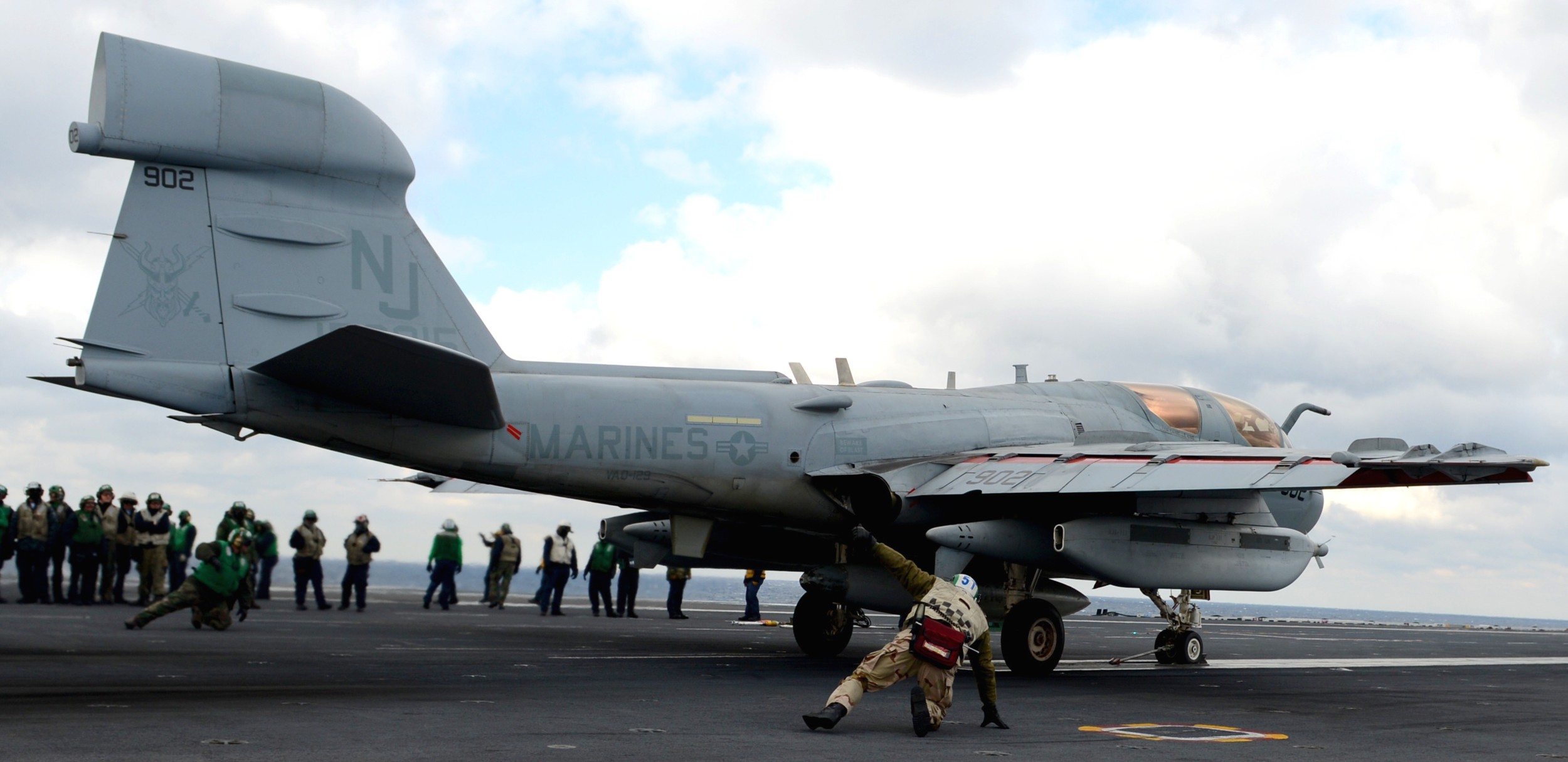 vaq-129 vikings electronic attack squadron fleet replacement frs us navy ea-6b prowler 73