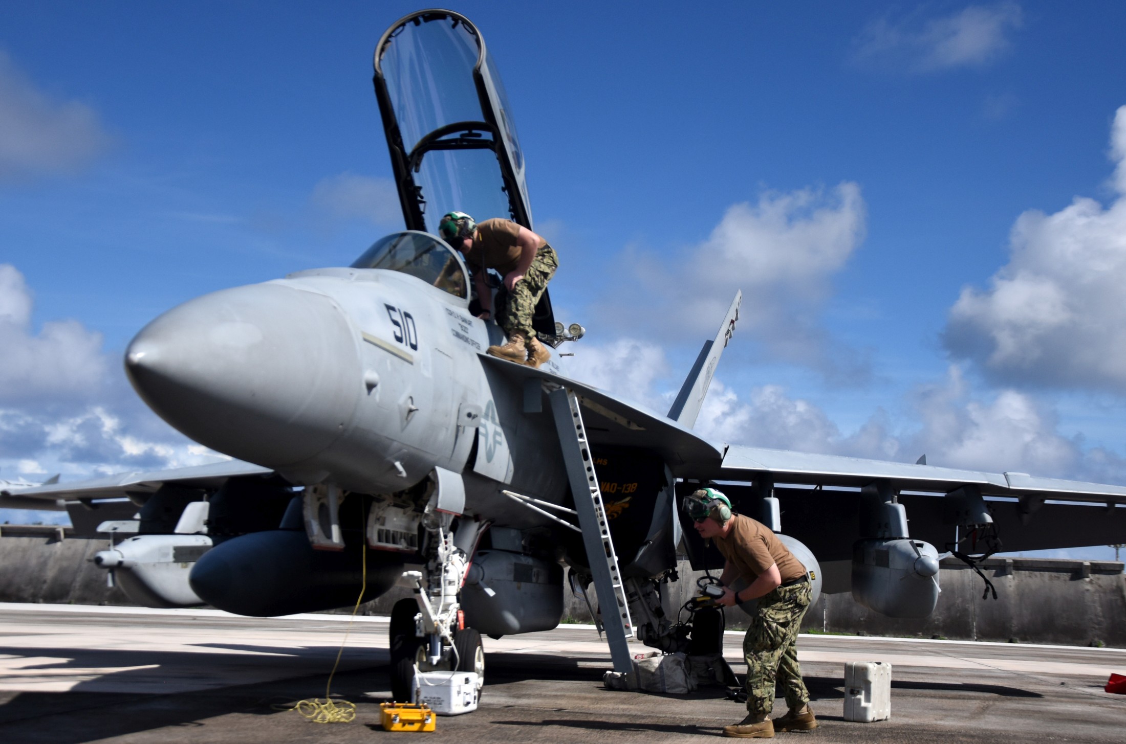 vaq-138 yellowjackets electronic attack squadron us navy boeing ea-18g growler 44
