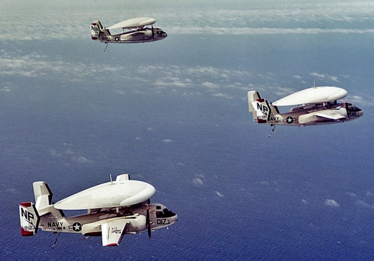 vaw-111 grey berets hunters carrier airborne early warning squadron us navy grumman e-1b tracer 13 cvw-21