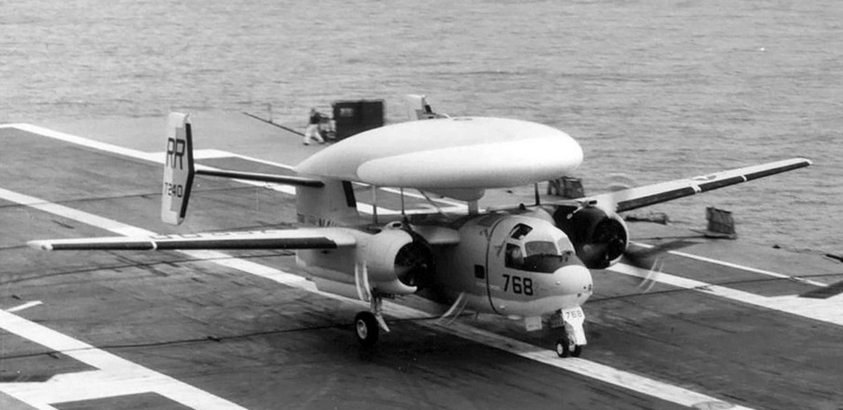 vaw-111 grey berets hunters carrier airborne early warning squadron us navy grumman e-1b tracer 15
