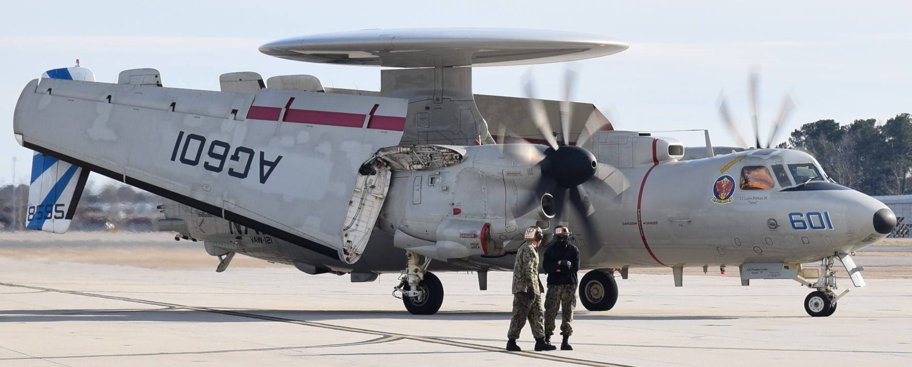 vaw-121 bluetails airborne command and control squadron us navy e-2d advanced hawkeye cvw-7 uss abraham lincoln cvn-72 67