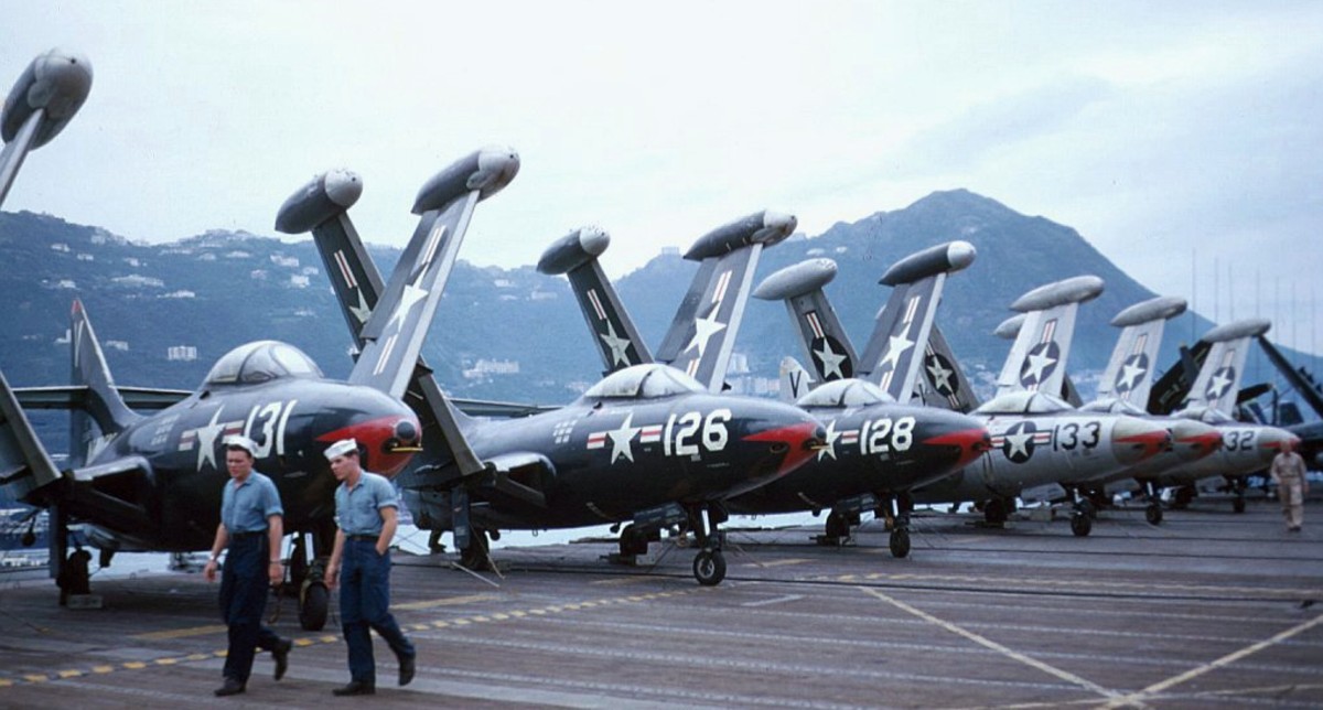 vf-111 sundowners fighter squadron us navy f9f-5 panther cvg-4 uss lake champlain cva-39 107