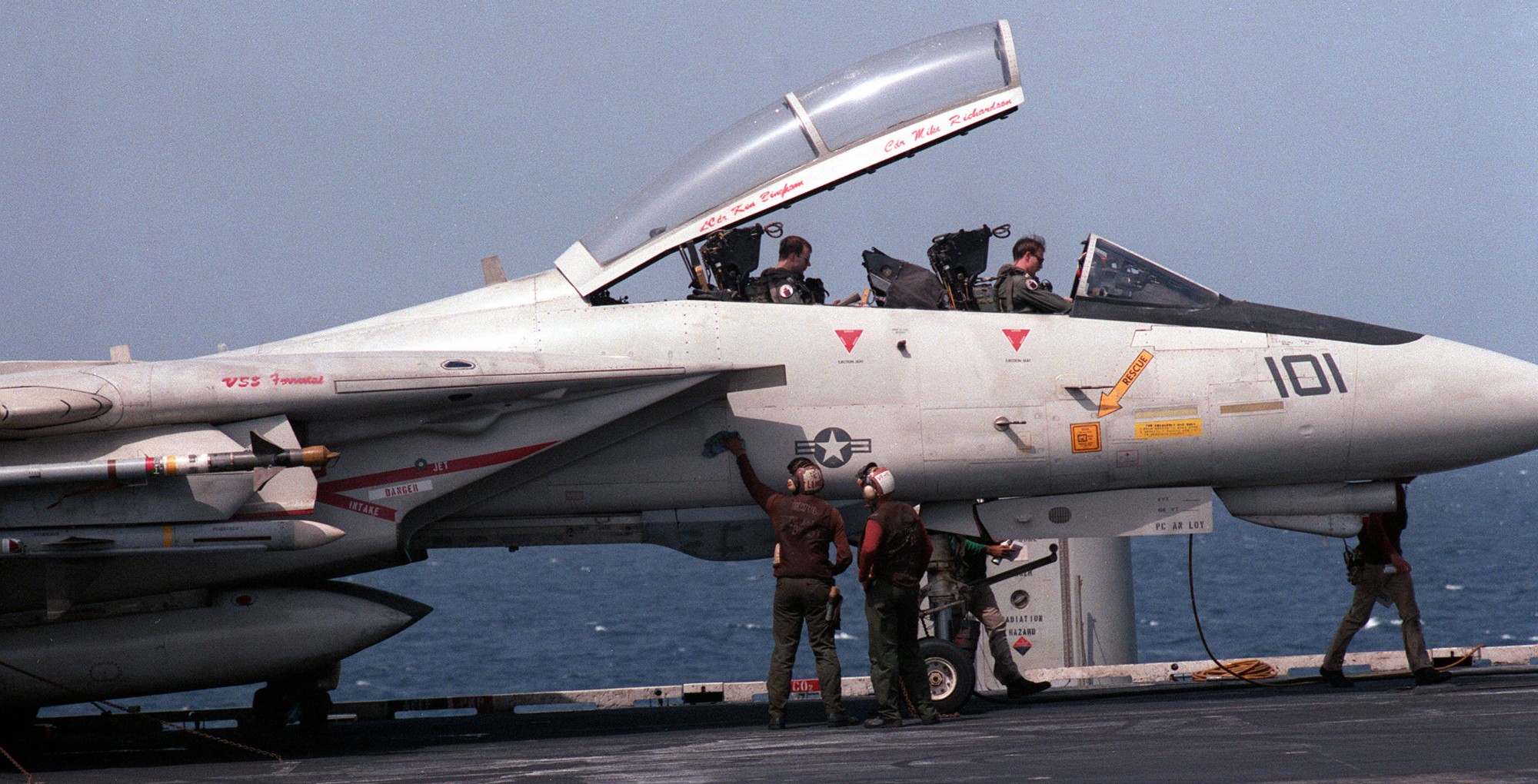 vf-11 red rippers fighter squadron us navy fitron f-14a tomcat carrier air wing cvw-6 uss forrestal cv-59 67