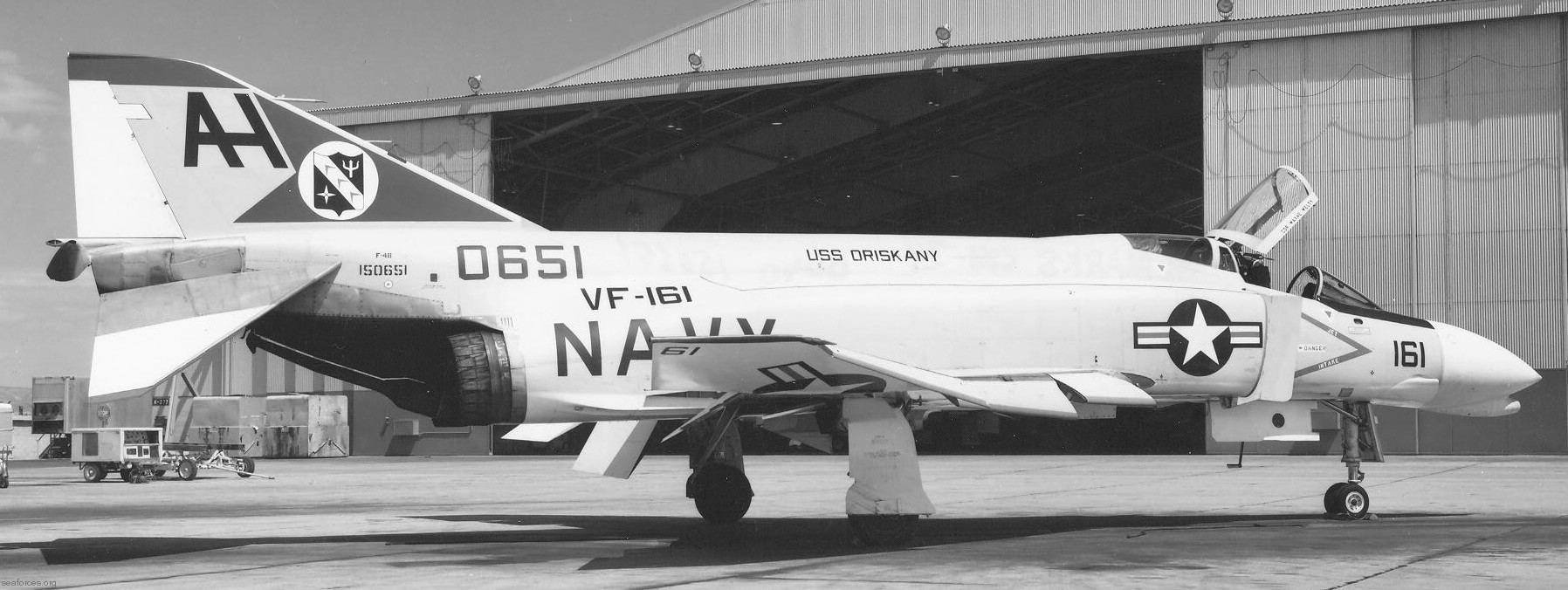 vf-161 chargers fighter squadron navy f-4b phantom ii carrier air wing cvw-16 uss oriskany cv-34 06
